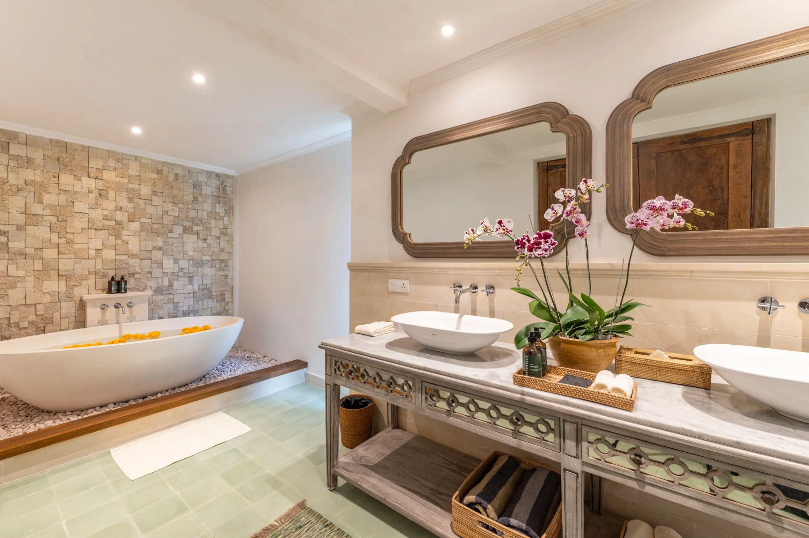 Курортный отель Resort Umah  Lusa
