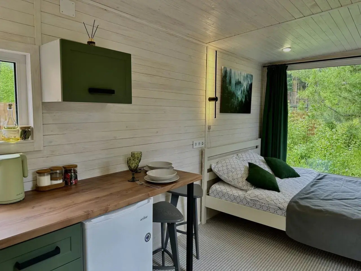 Частный Дом в Окружении Кедpового Леса со Своей Террасой и Мангальной Зоной