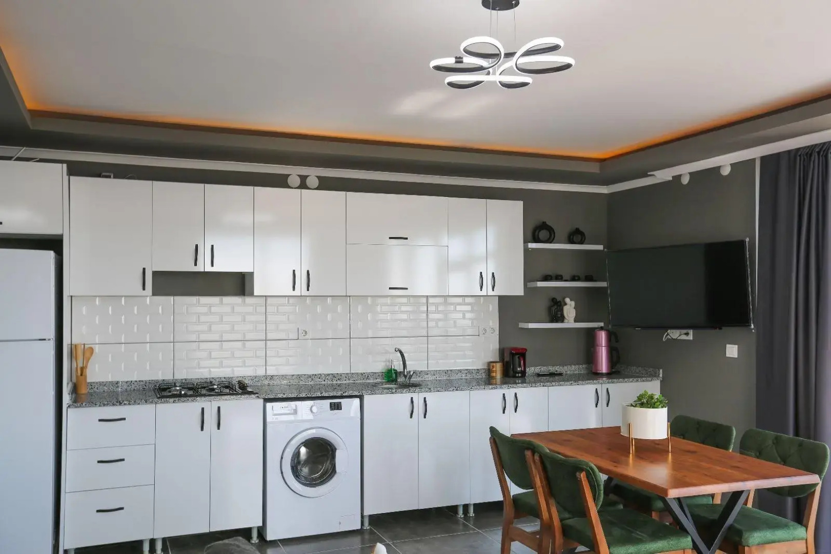 Just Dream Suites Hotel