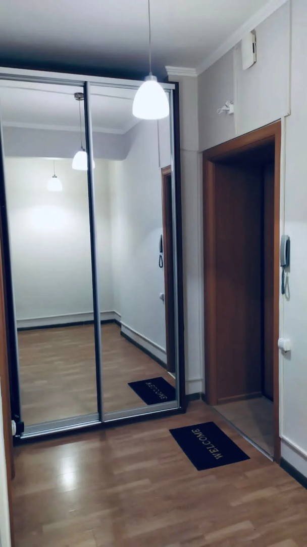 Апартаменты 2х комнатная квартира в Сталинке с 3х метровыми потолками у метро