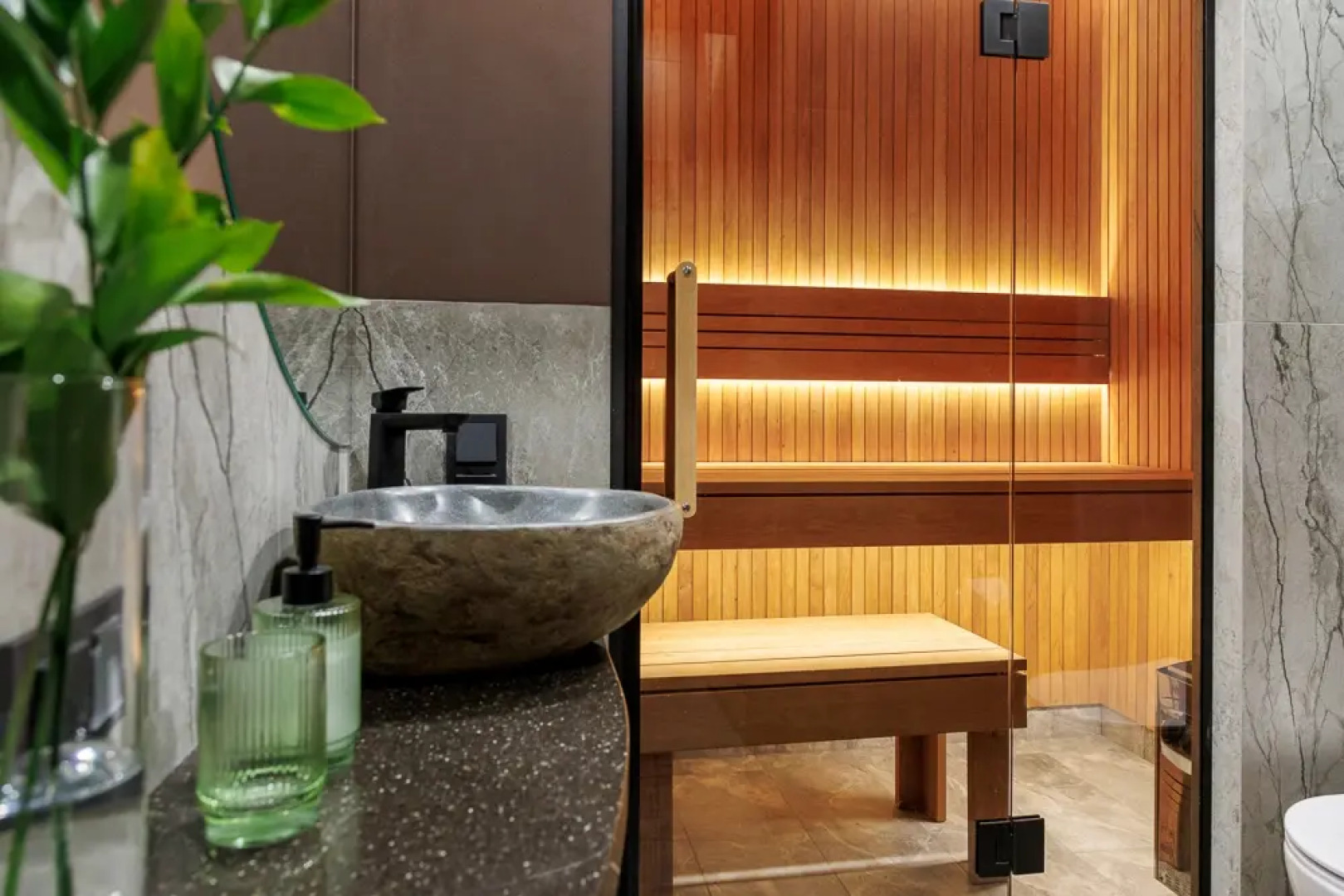 Апартаменты MORE и SPA c сауной и видом на реку