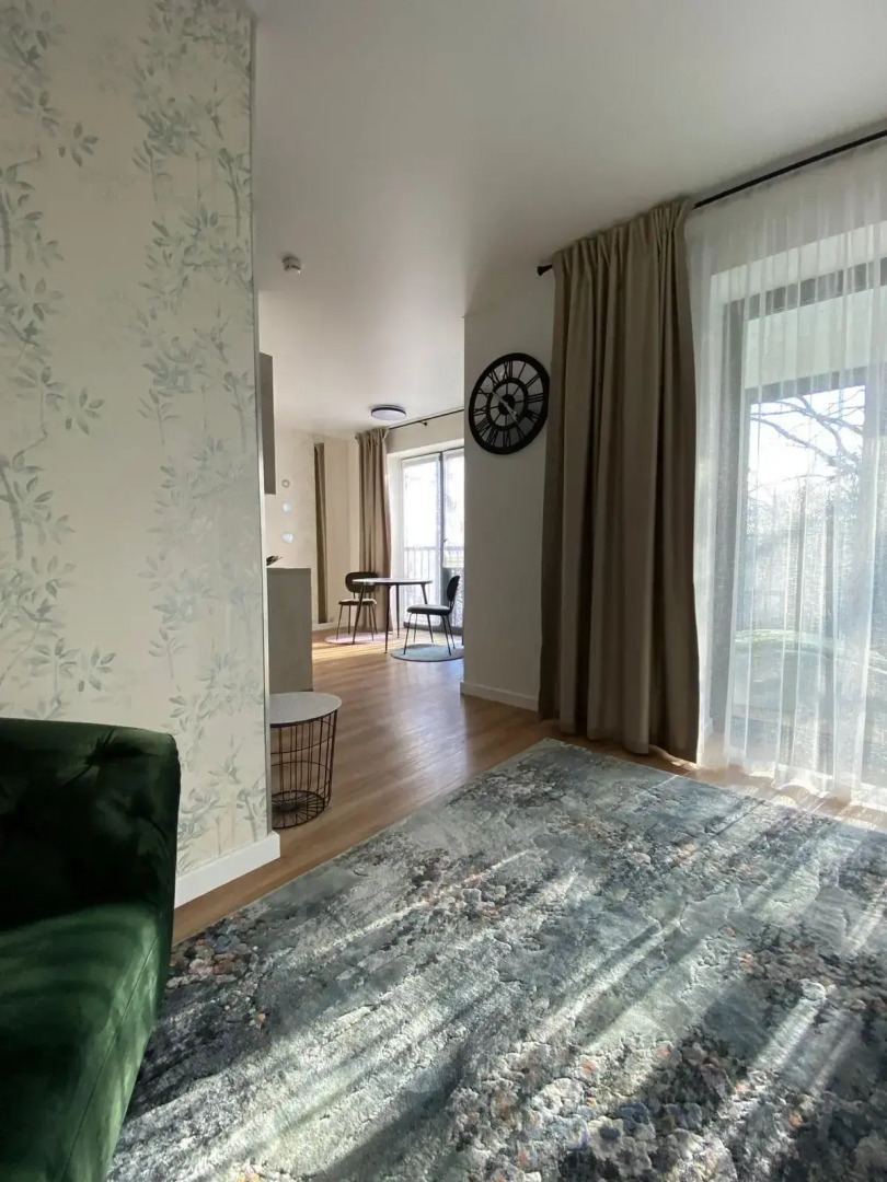 Апартаменты у берега моря с видом на парк