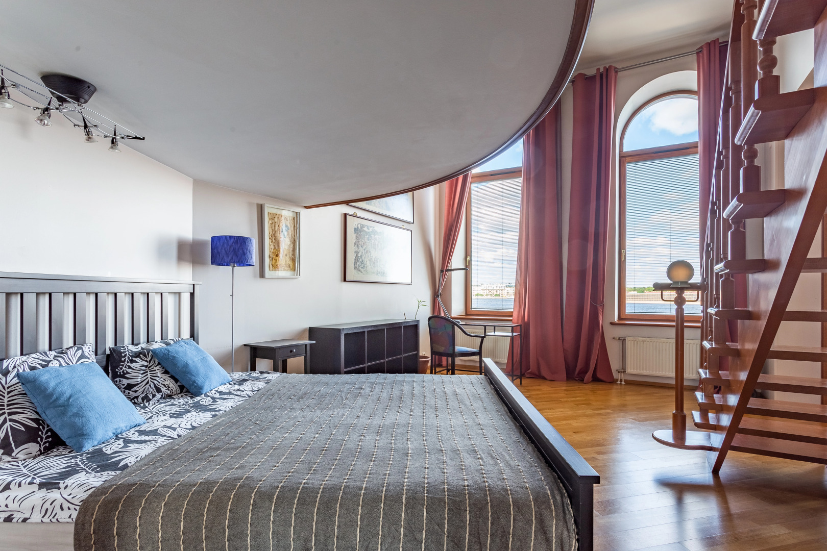 Апартаменты Art Home у Эрмитажа 7 комнат с видом на Неву