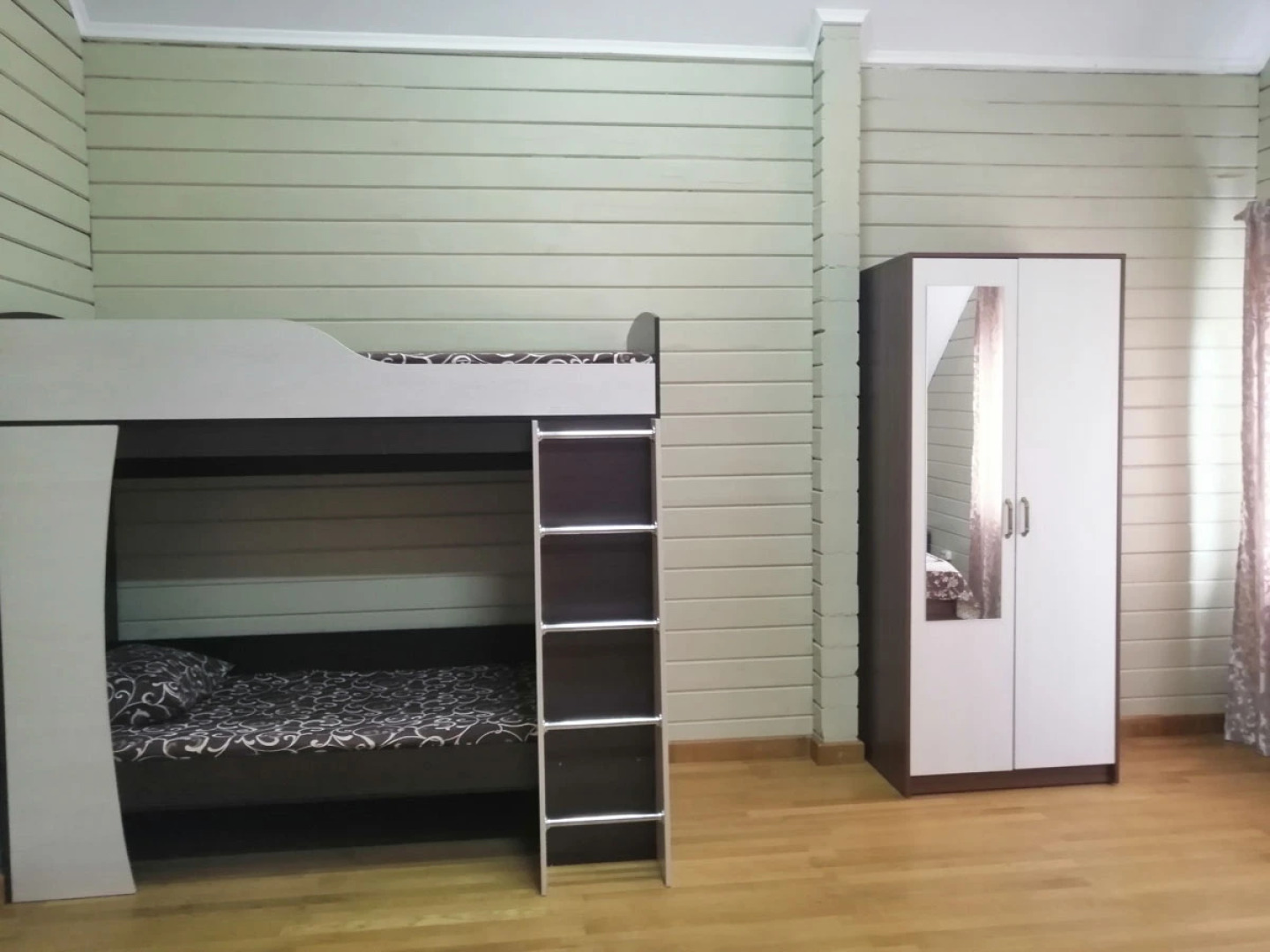 Гостевой дом Коттеджи в аренду Береговая 48