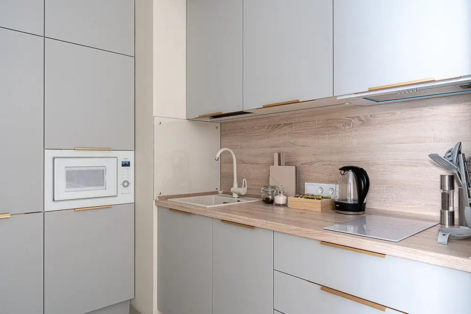 Апартаменты с отдельной спальней на Большой Покровской (до 4х гостей)