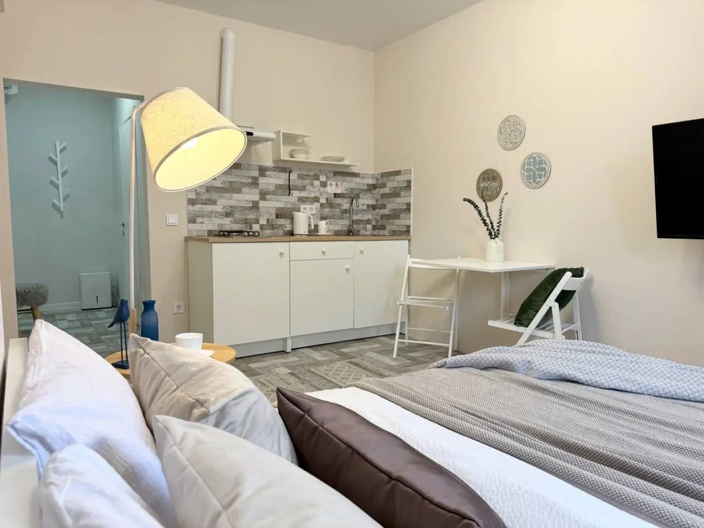 Квартира Комфортная Студия возле Моря на цокольном этаже