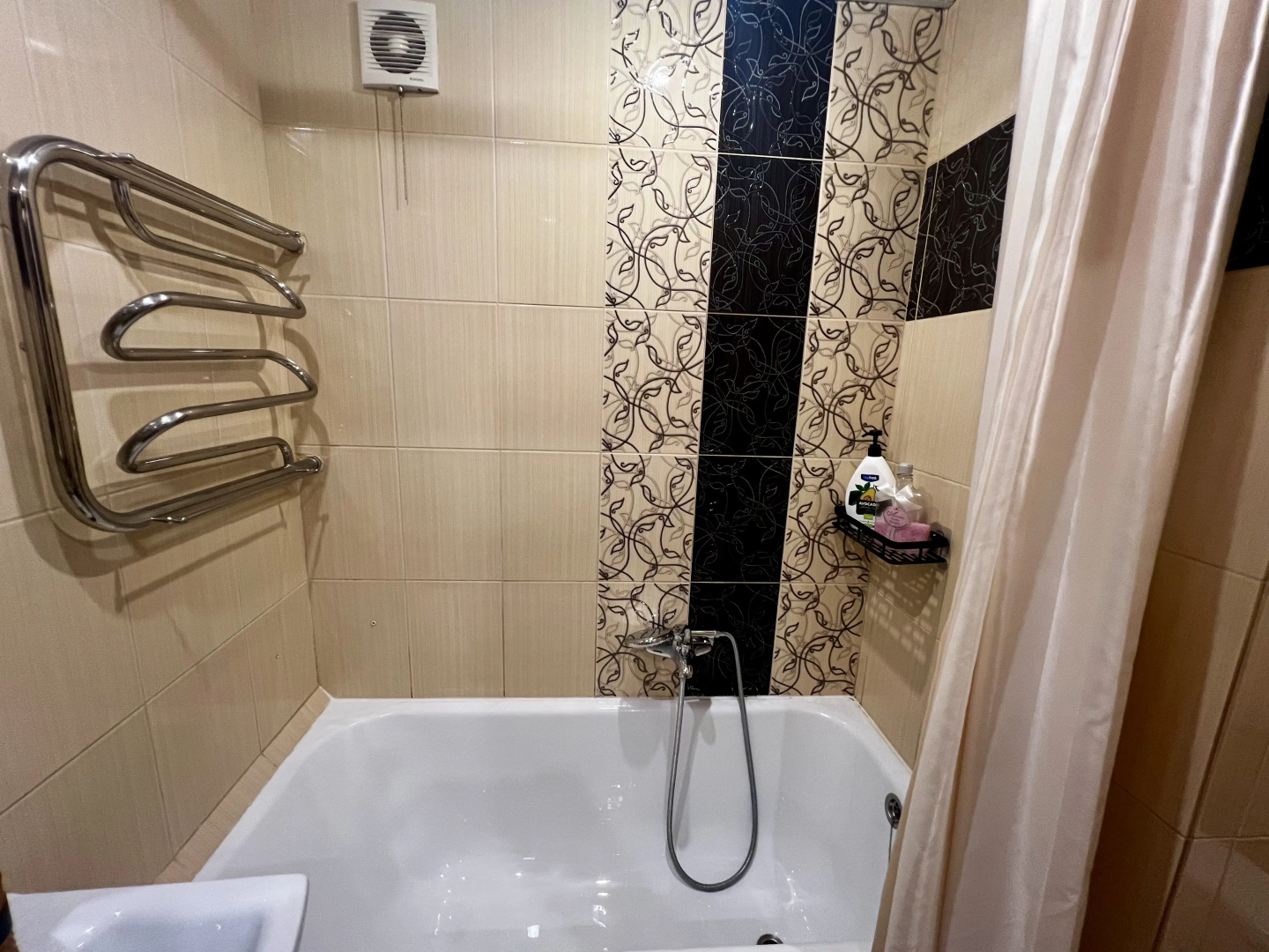 Квартира Большая 4-х комнатная квартира недалеко от центра