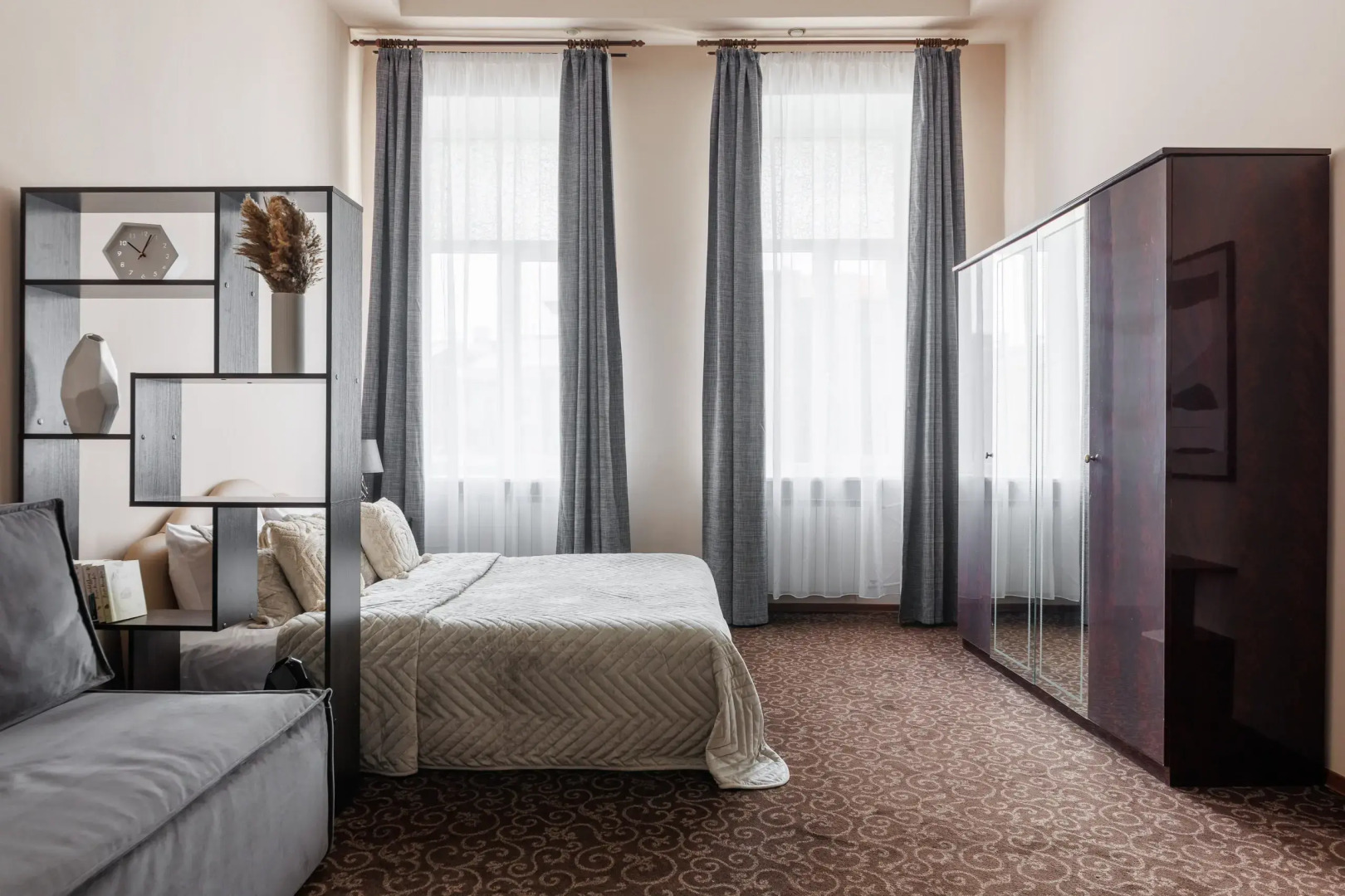 Апартаменты 4 спальни на Владимирском