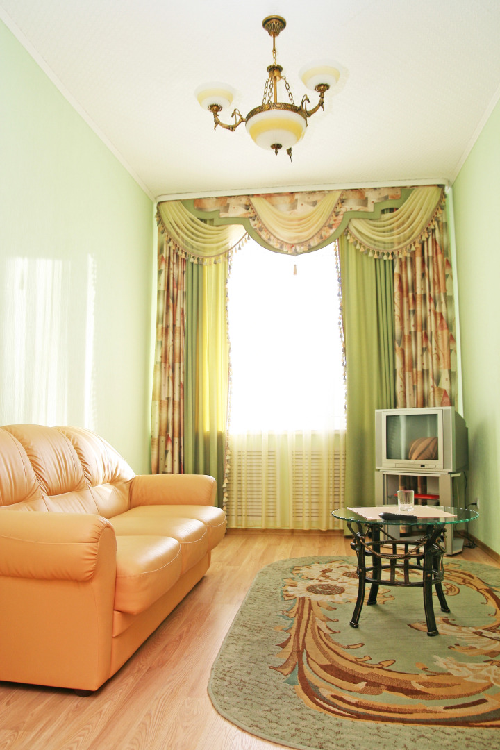 Отель Апрель