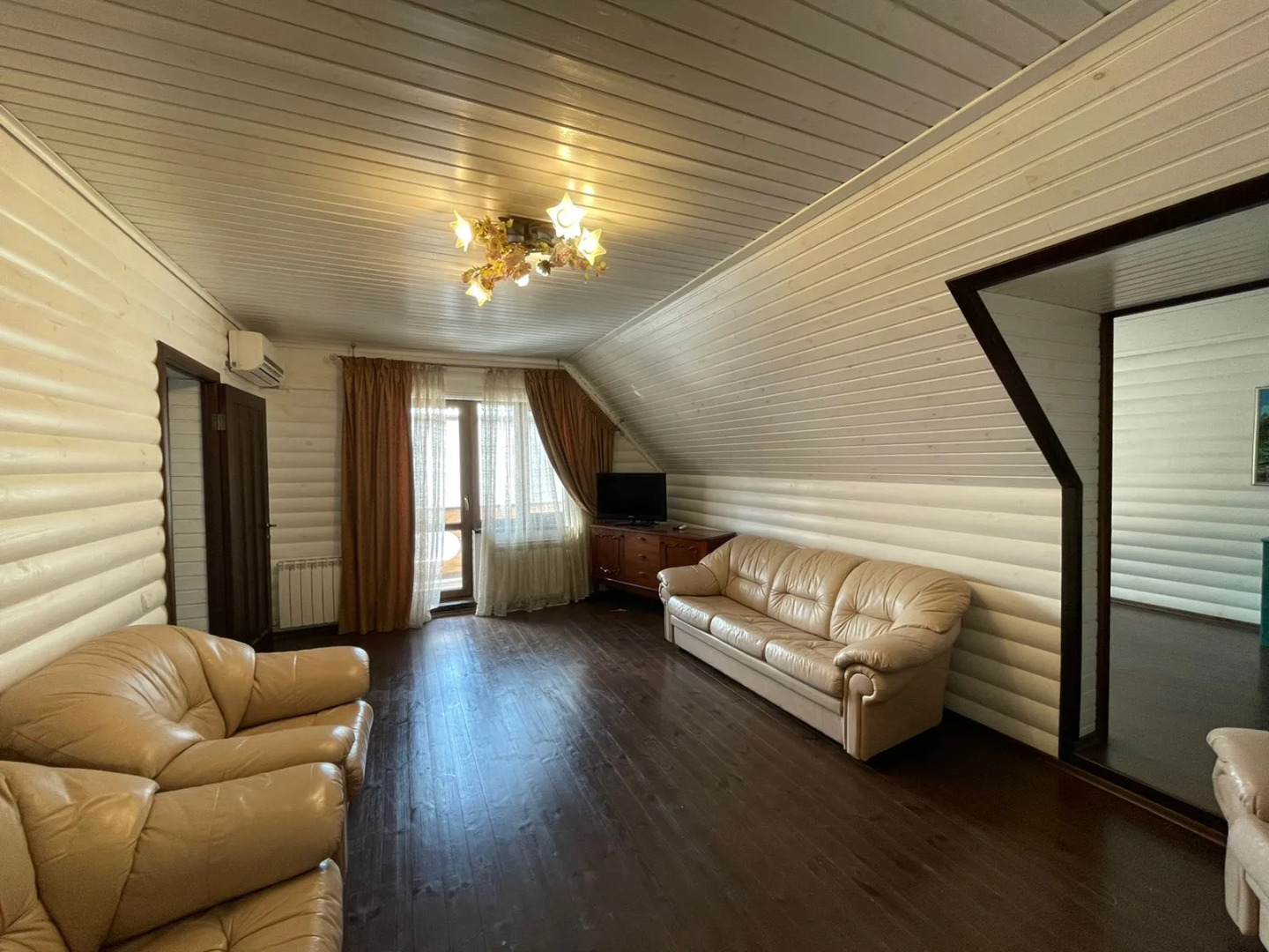 Частный Дом на Берегу Моря с Бассейном