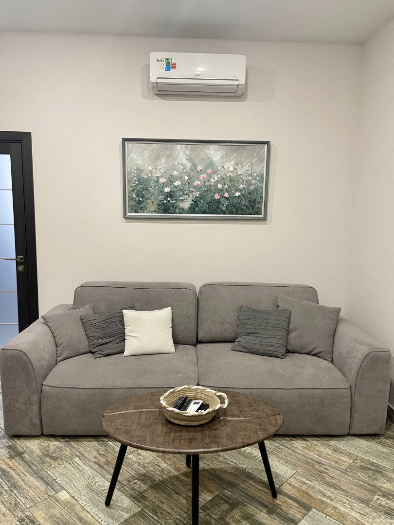 Квартира Огромная трехкомнатная квартира напротив подъемника