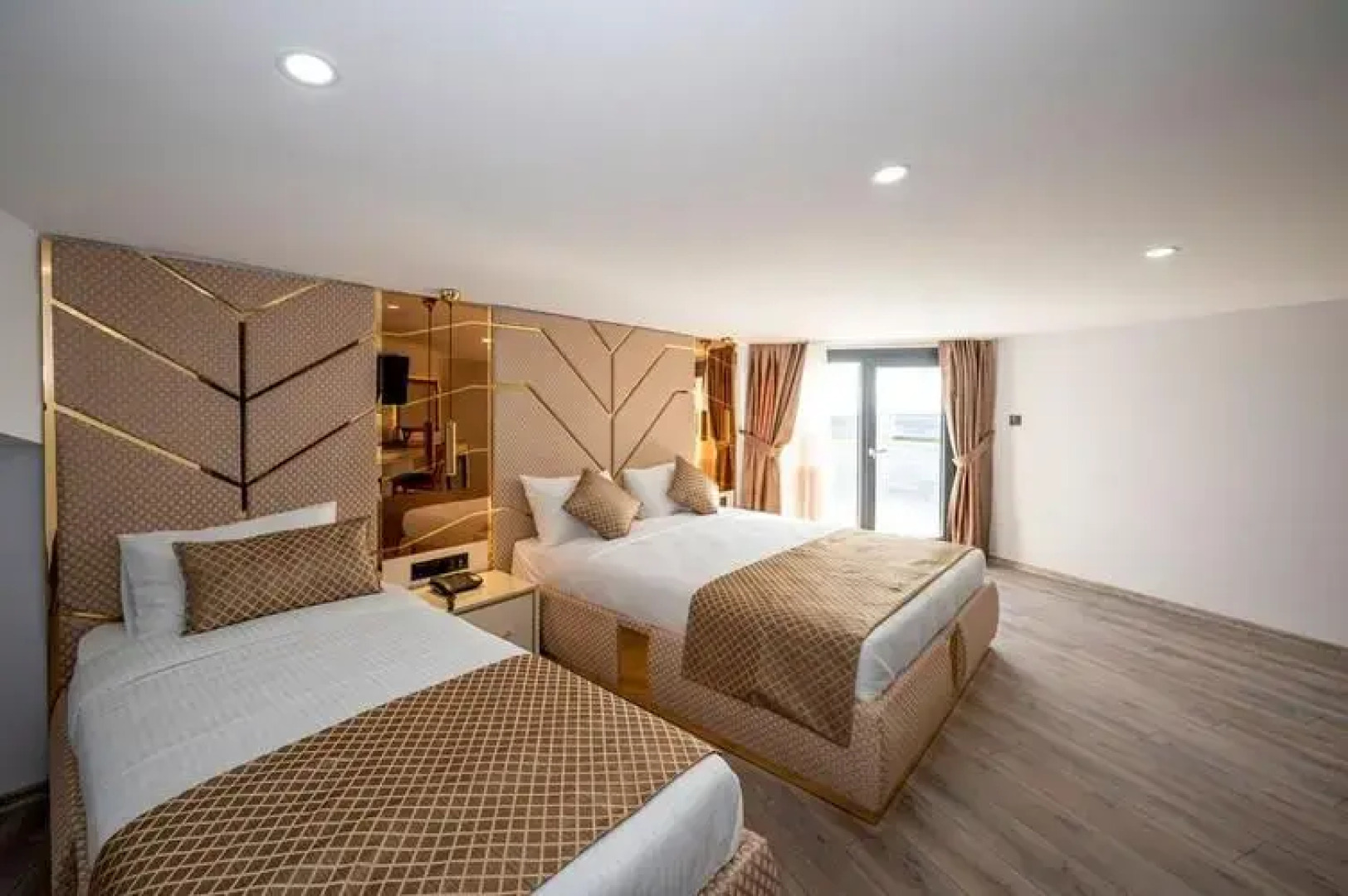 Luxury Airport Hotel by Zazzoni