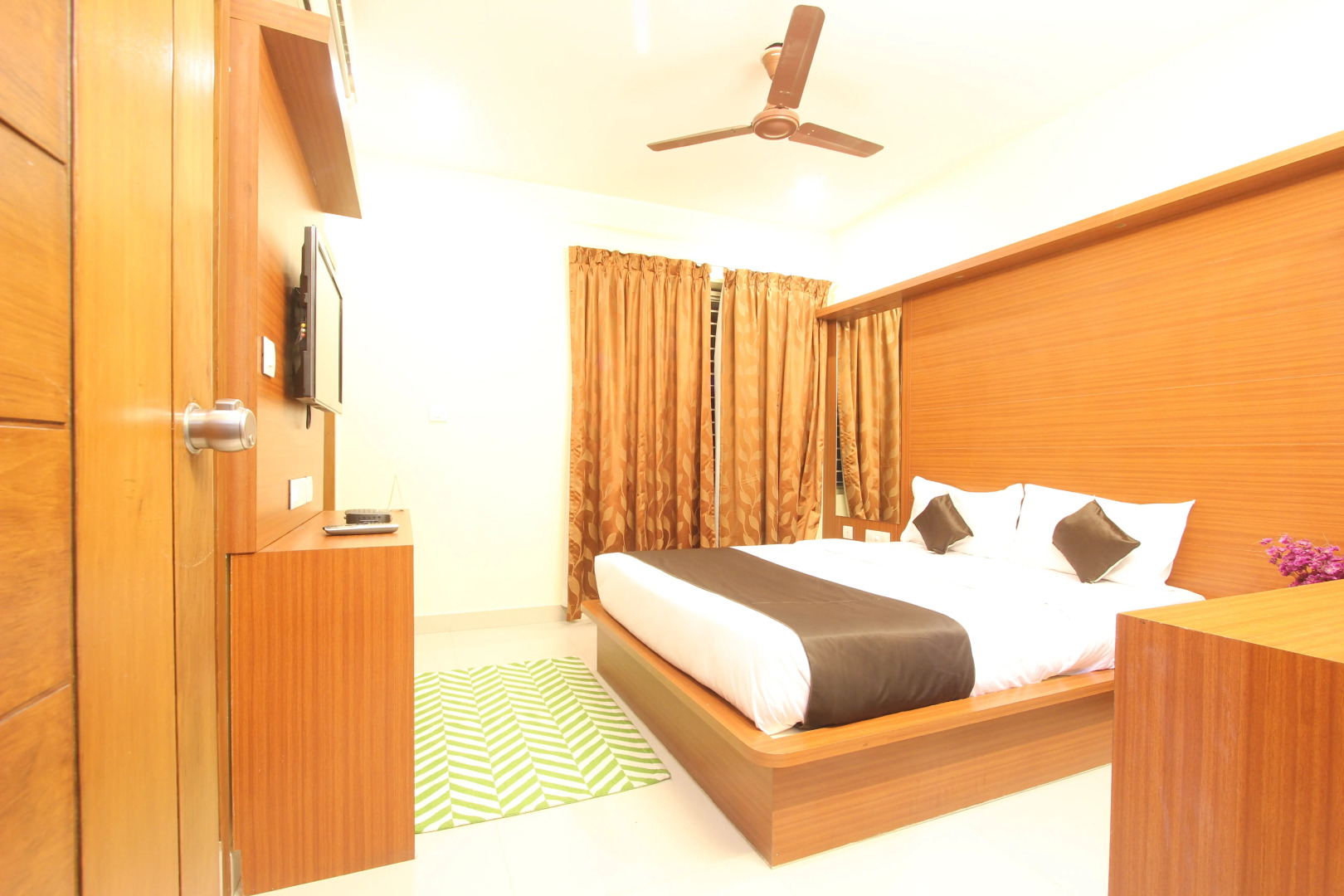 Отель The Grand Inn