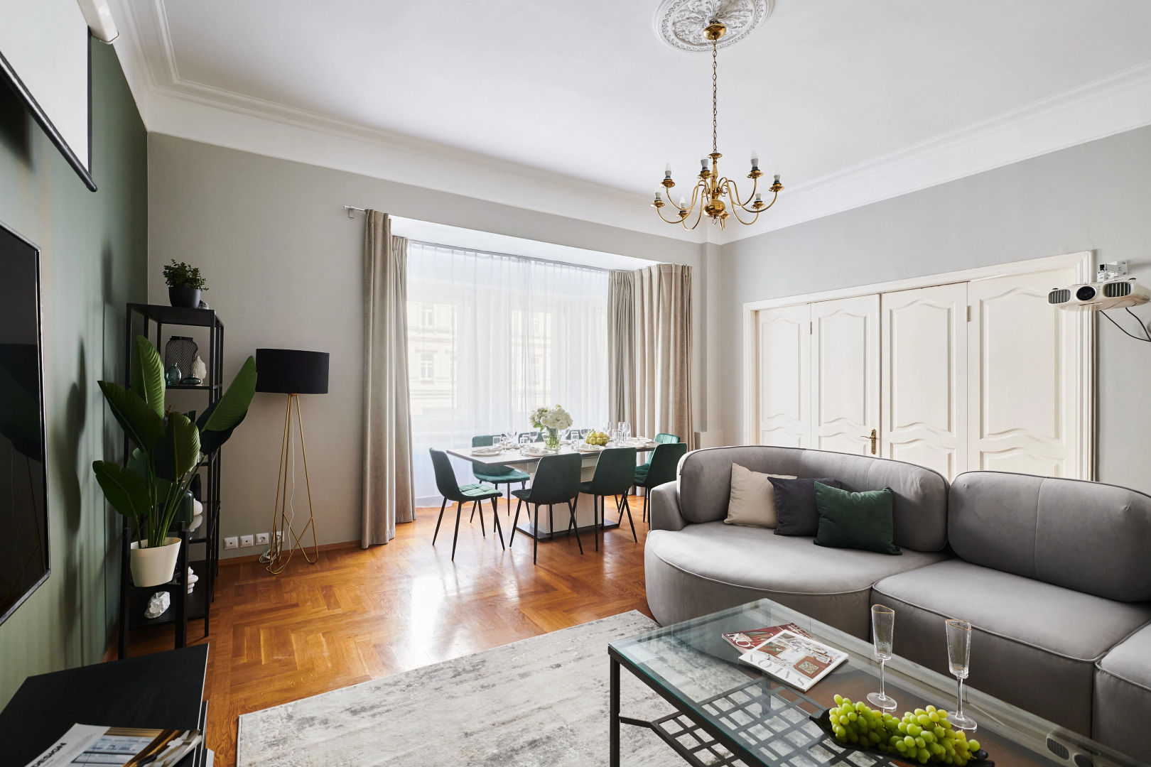 Квартира GM Apartments Шикарная Пятёрка с домашним кинотеатром