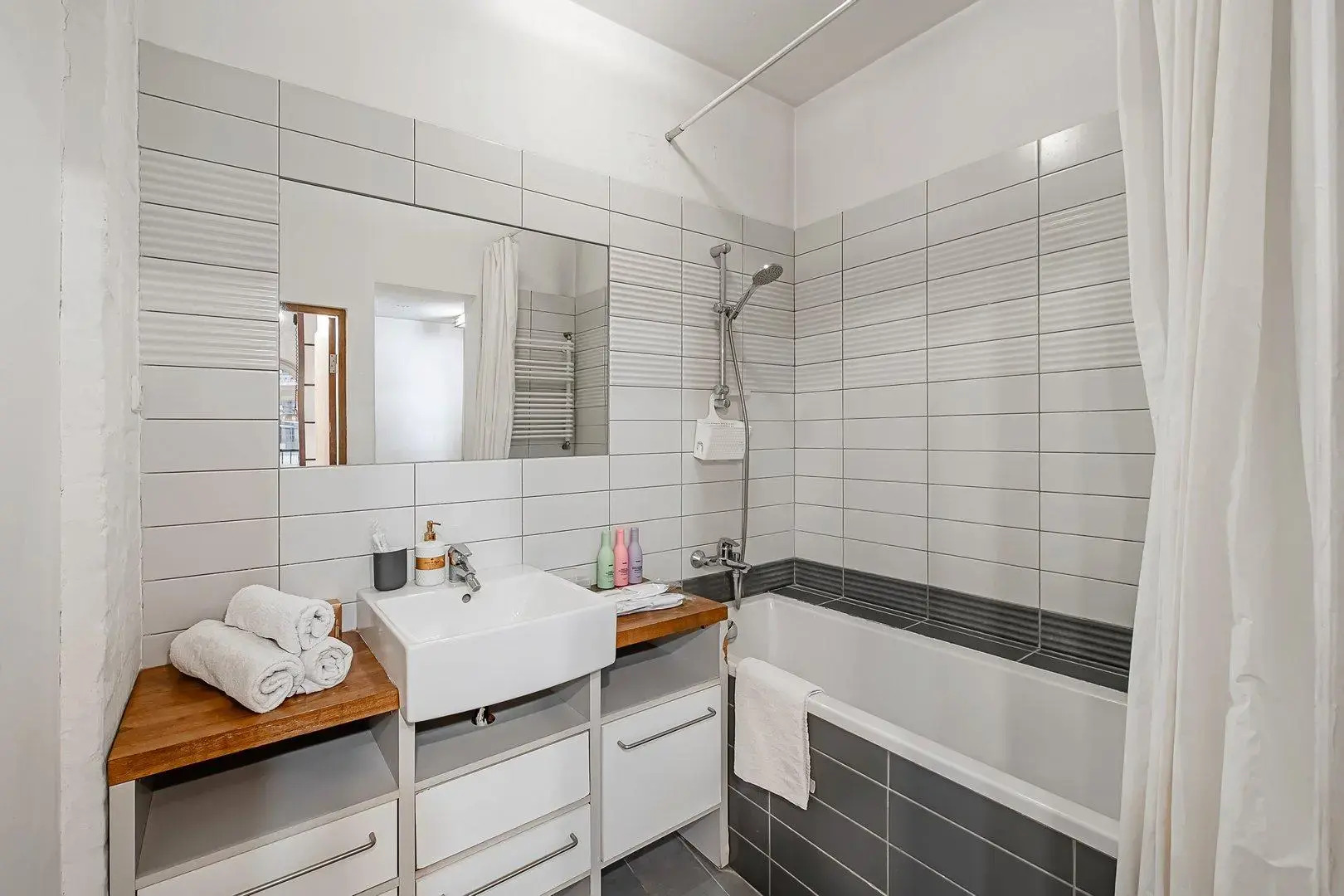 Апартаменты Стильная Студия в Башне Комплекса Ворота в Город