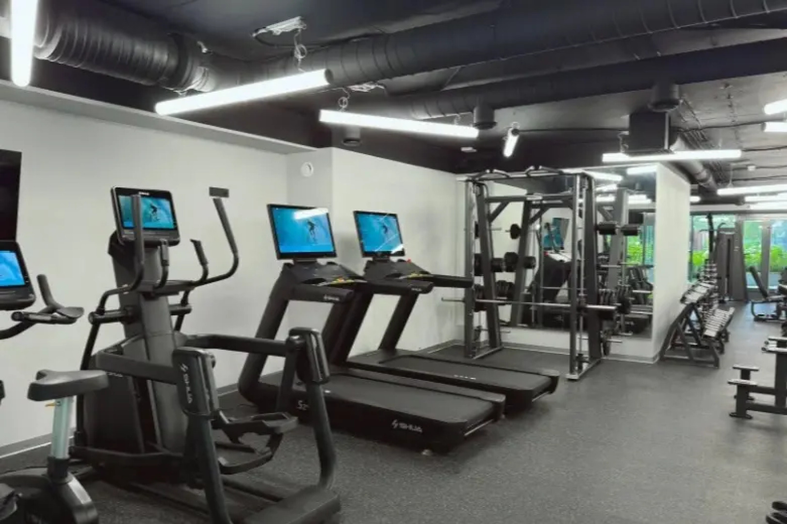 Апартаменты в комплексе с бассейном набегу Финского залива