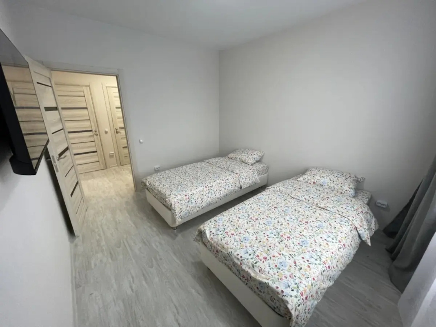 Апартаменты Вместительные Двухкомнатные  №1  в Новом Доме для Проживания от 1 до 4 Человек