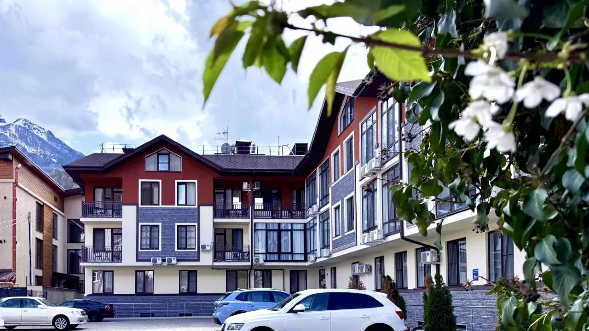 Квартира с 2 спальнями с балконом и видом на горы