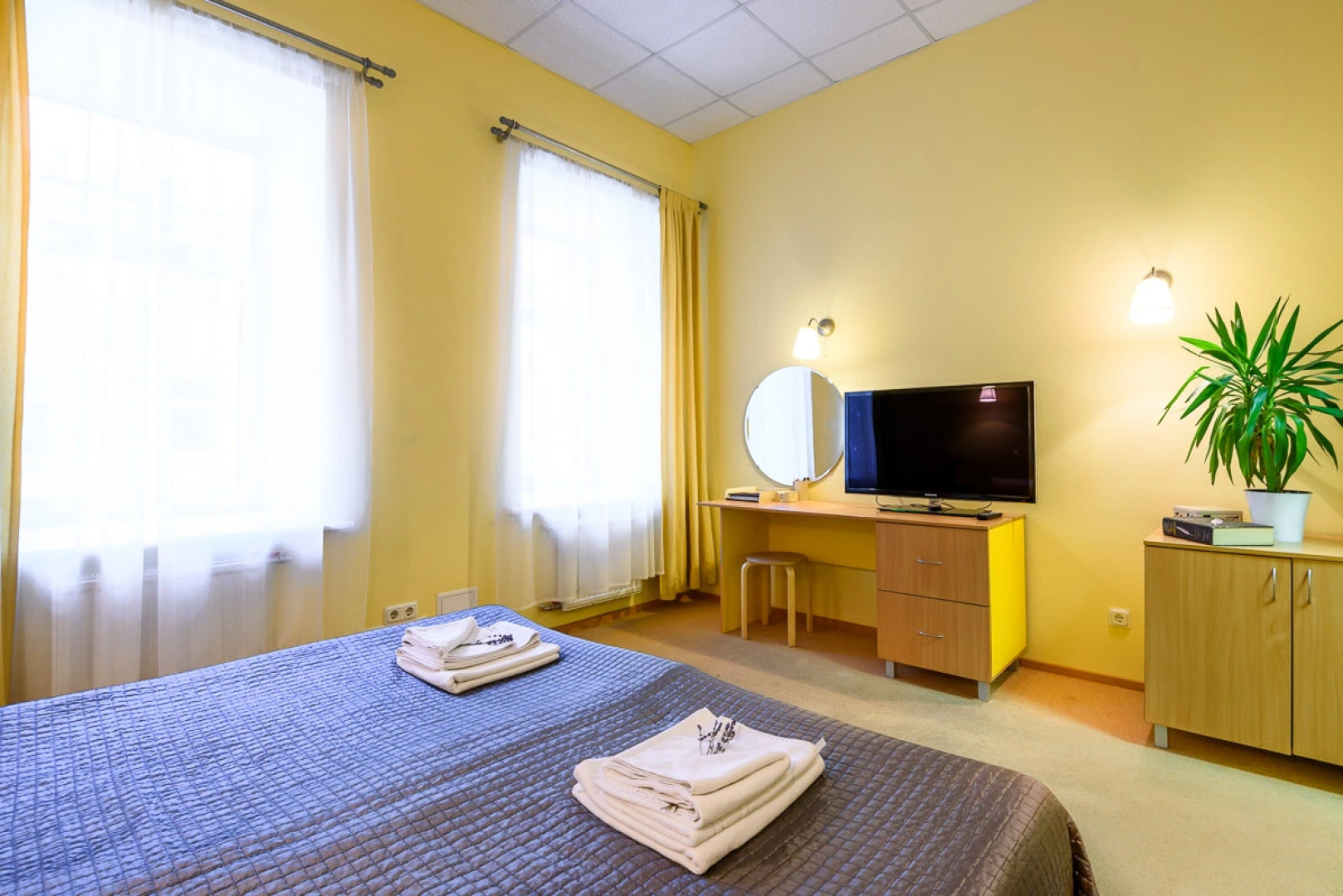 Отель Red Apple