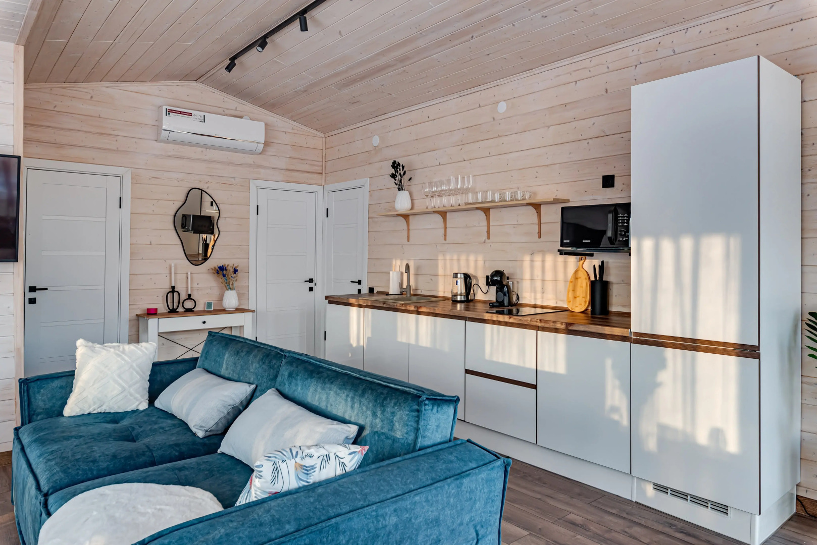 Частный Дом с камином, сауной и панорамными окнами