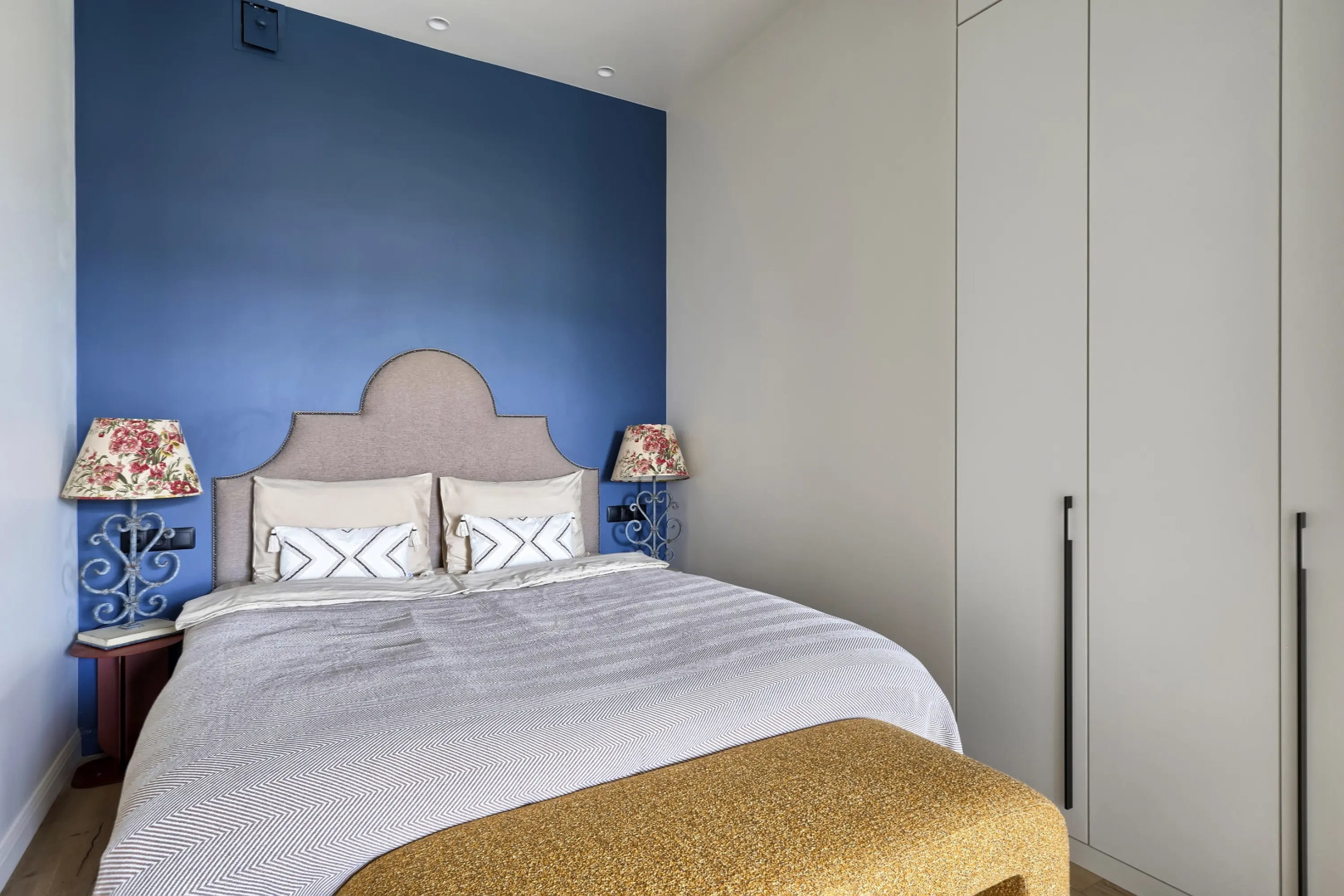 Апартаменты MyHomeYourHome на Чайковского 2\7