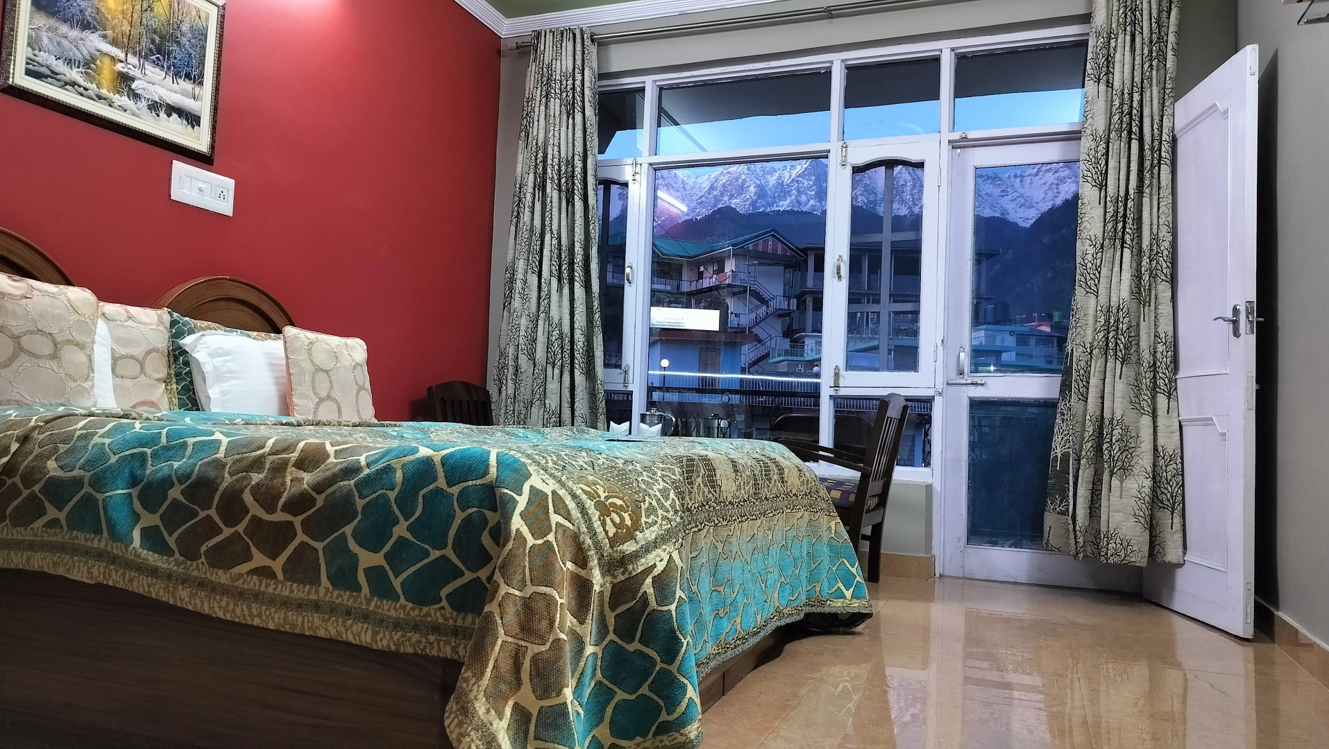 Отель Snow Crest Inn