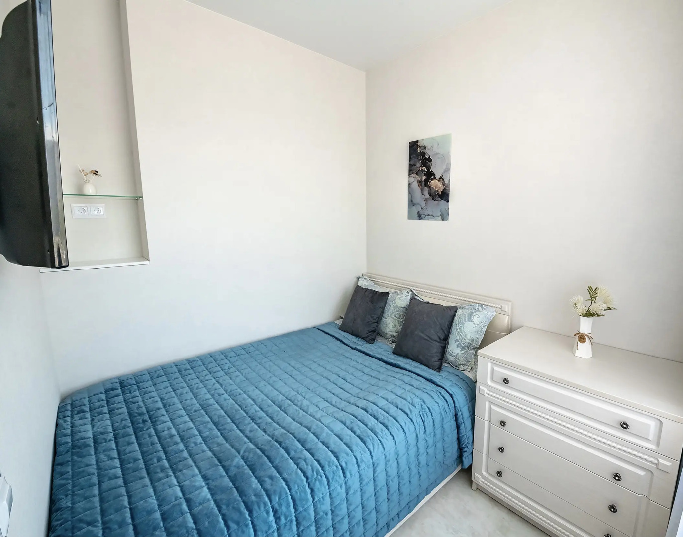 Апартаменты возле Театра и моста, недалеко от центра. Брянская 18.