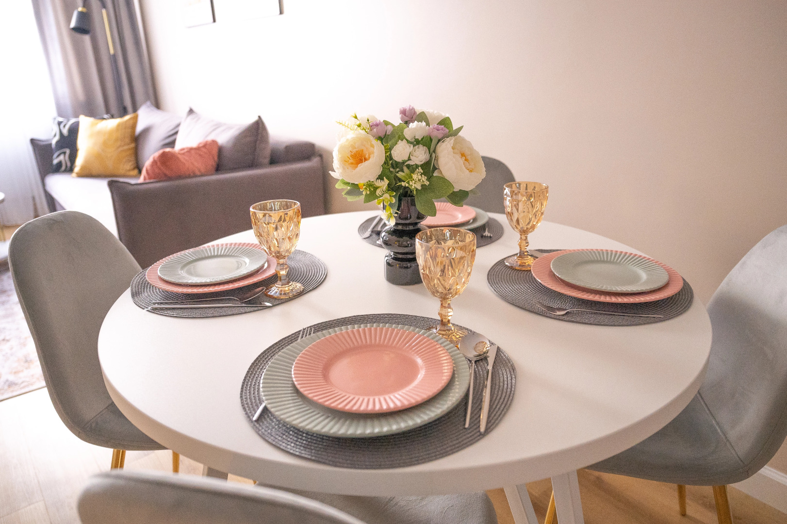 Апартаменты Новая Дизайнерская Квартира в Центре Костромы с 2 Спальнями