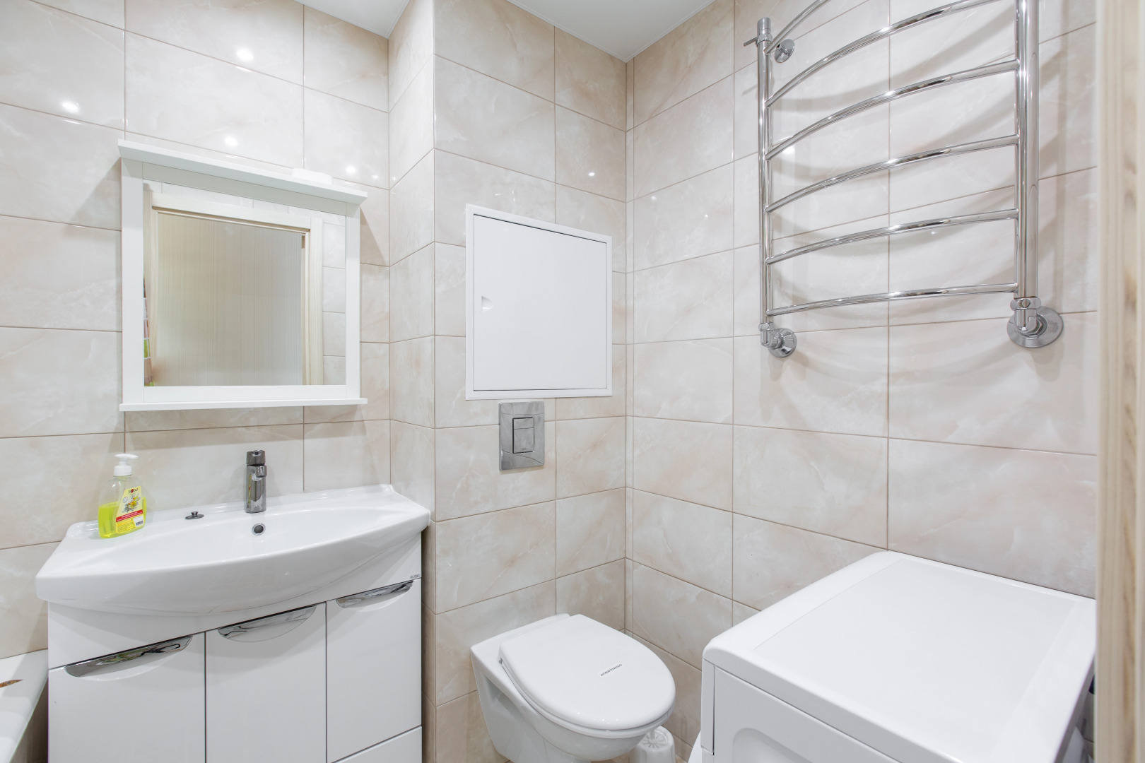 1b  Krasnogrskij 46 Apartments