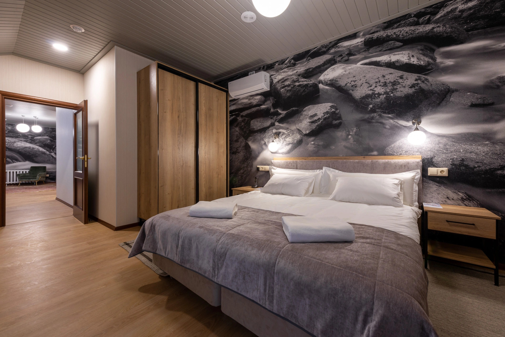 Отель На камушках