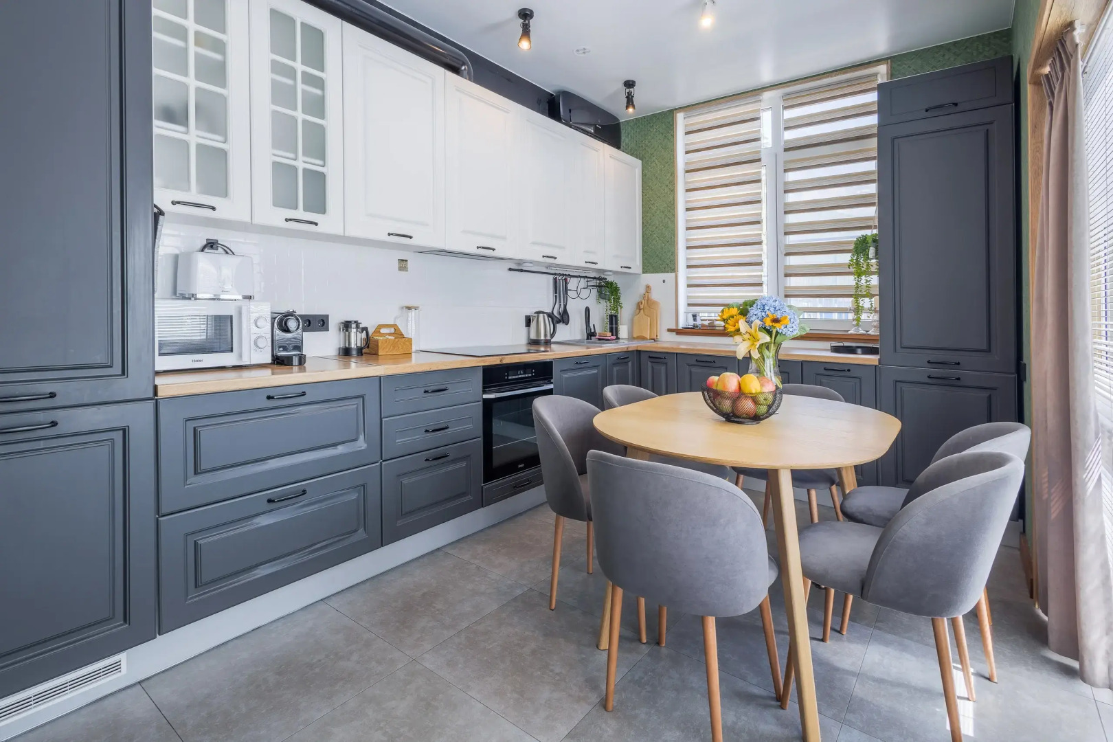 Частный дом у сквера в центре Поляны