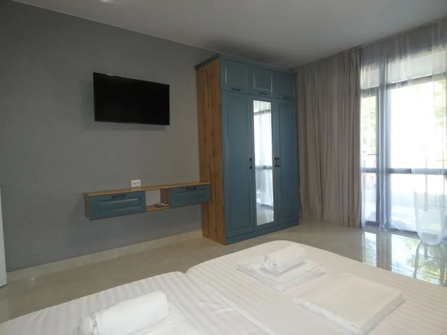 Курортный отель Три тополя