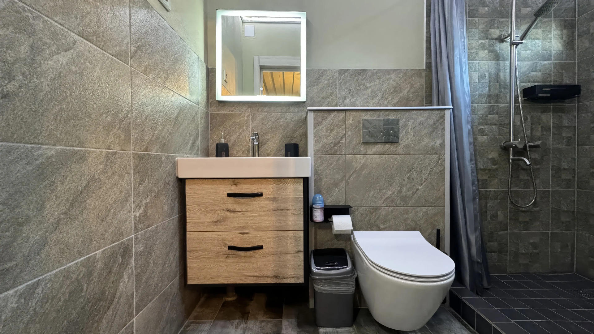 Частный дом коттедж у пристани в центре города