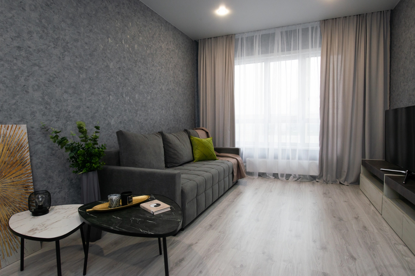 Апартаменты Unique Apart Канарейка напротив ЛДК и Кузбасс-Арены на 1-ой Заречной 9