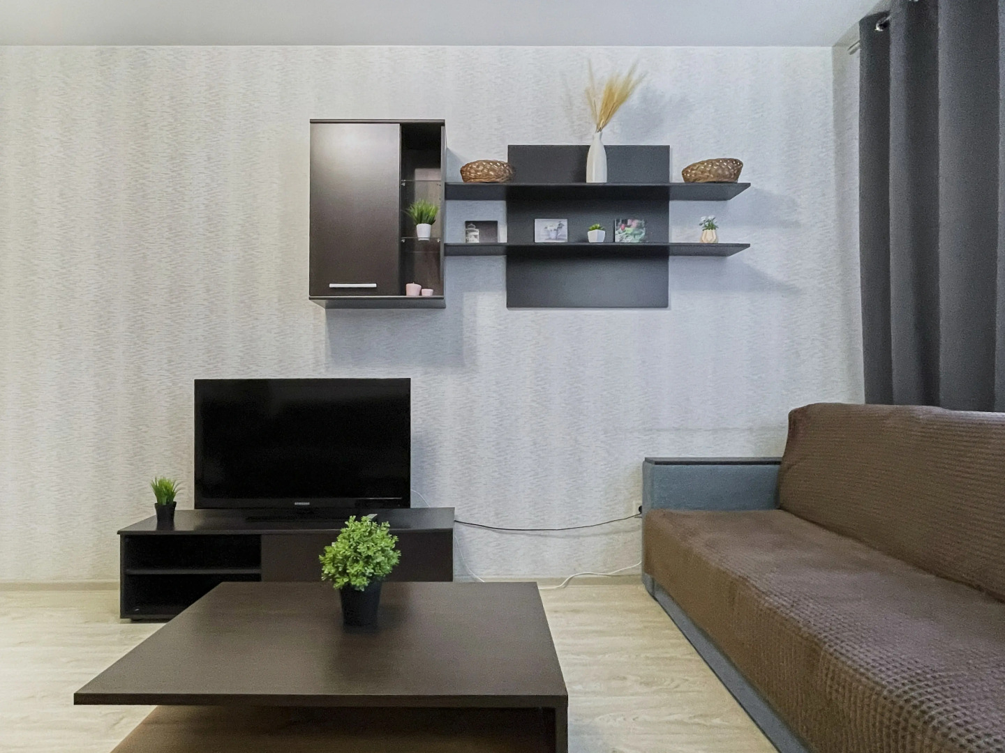 Апартаменты Шикарная двухкомнатная квартира с раздельными комнатами и балконом