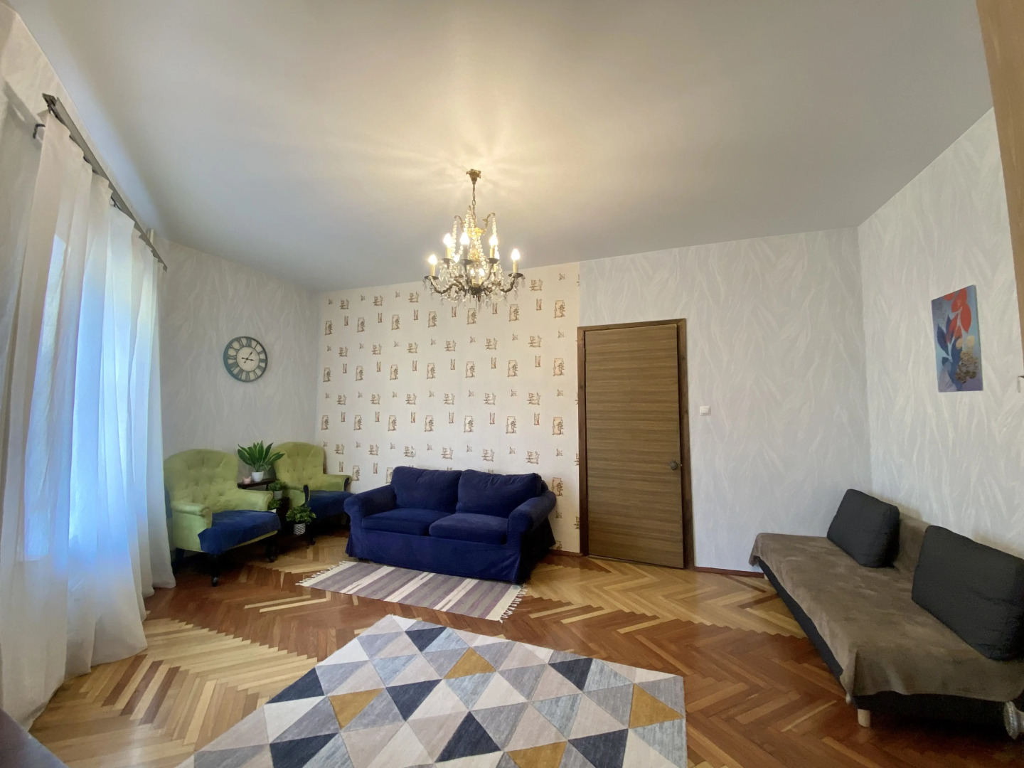 Уютная Семейная двухкомнатная квартира Невский 13 с балконом и парковкой