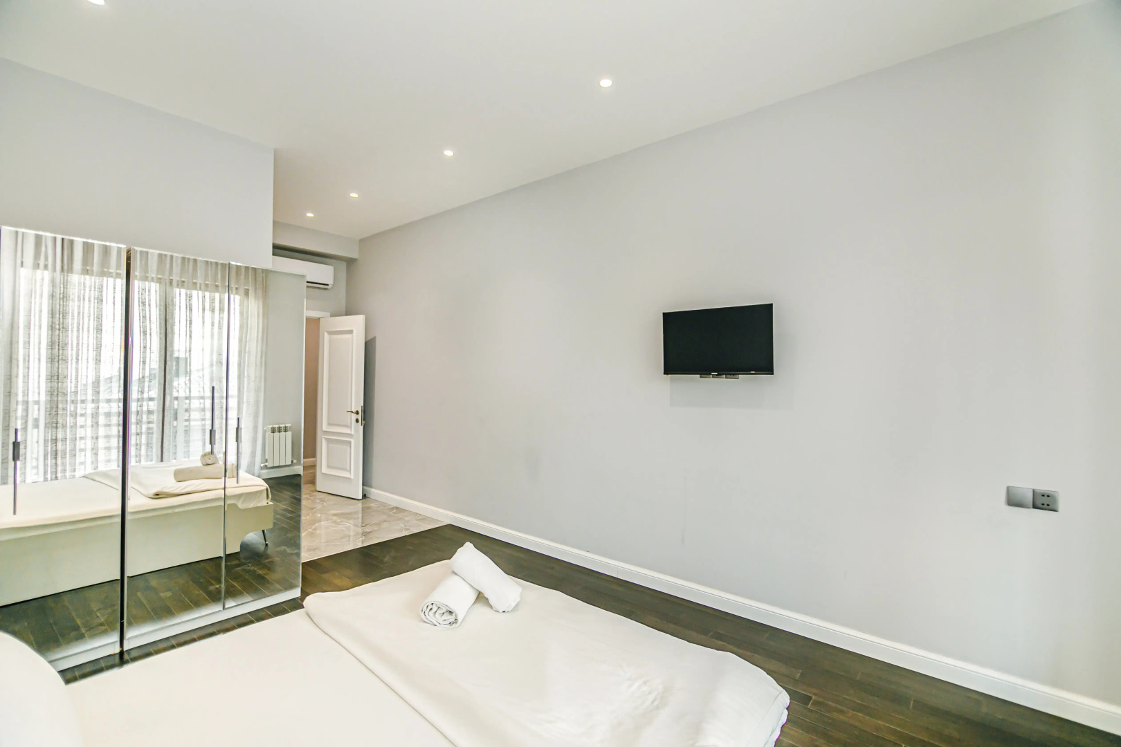 Апартаменты Luxury Apartment Sahil Residence