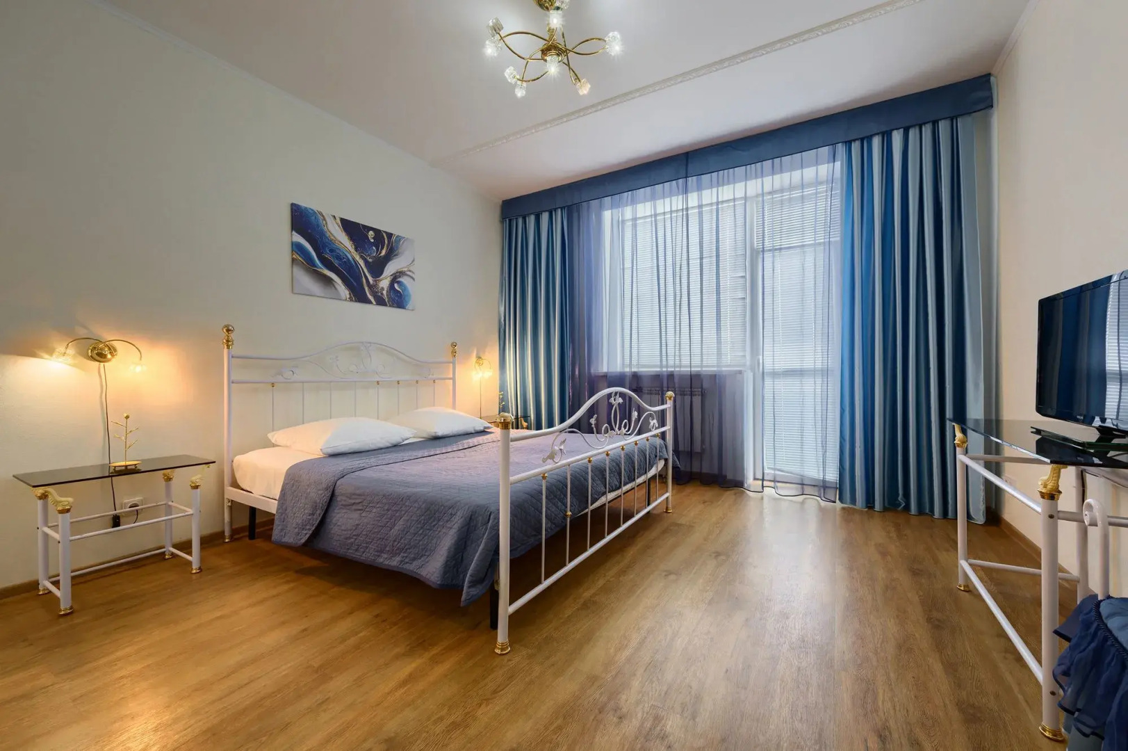 Трёхкомнатные апартаменты на Маршала Чуйкова