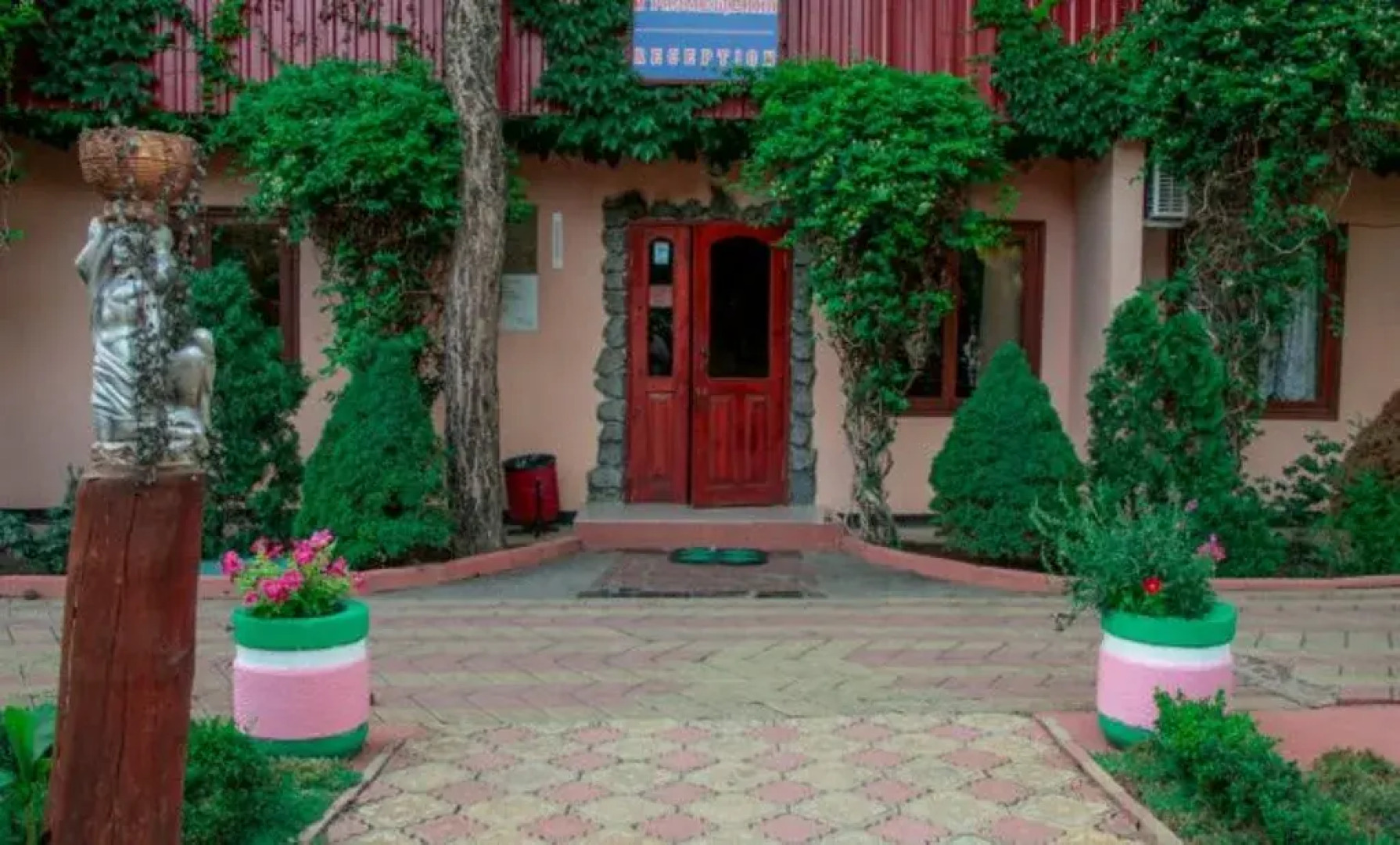 Курортный отель Авангард