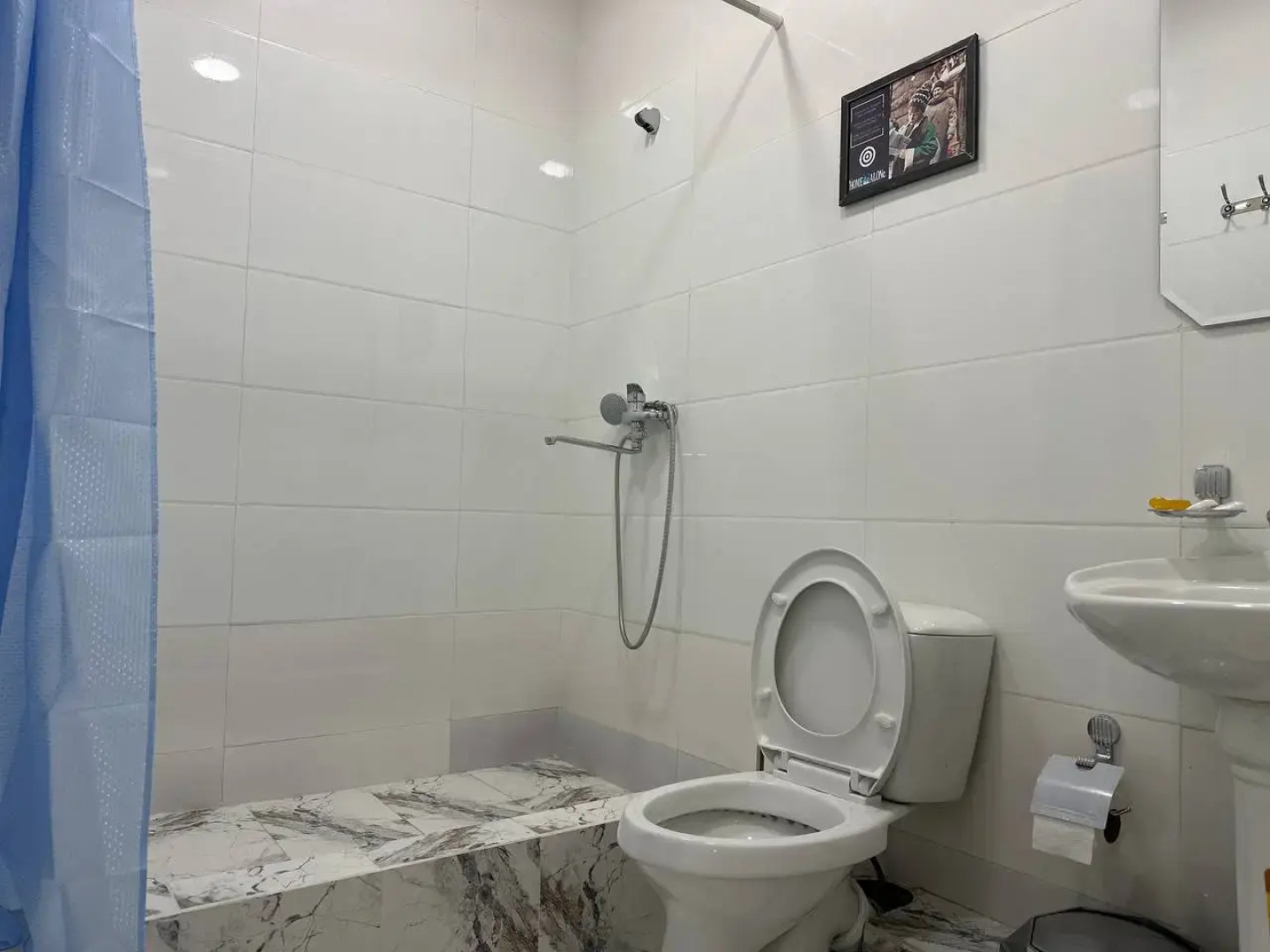 Отель HOME ALONE