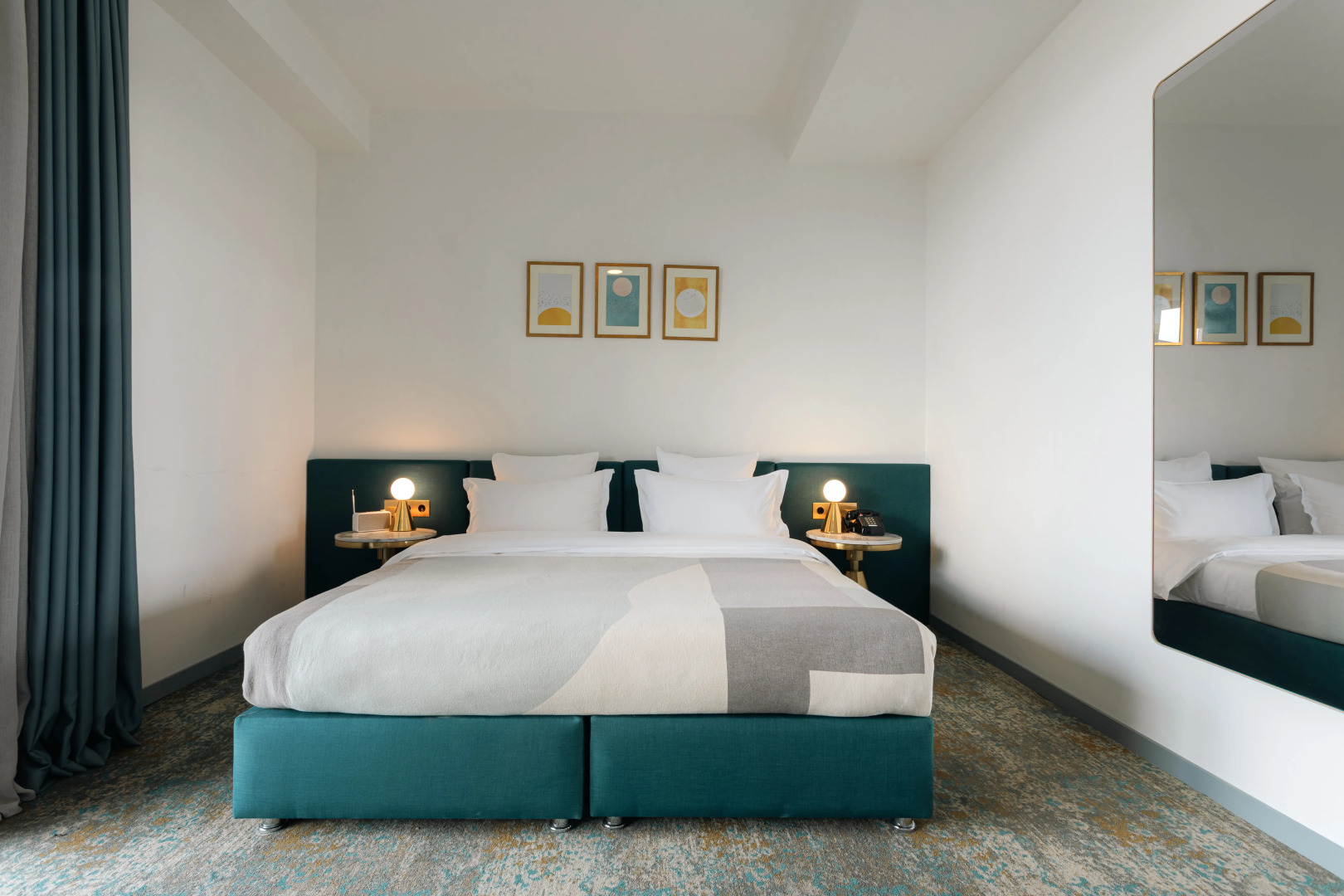 Отель Castor & Pollux