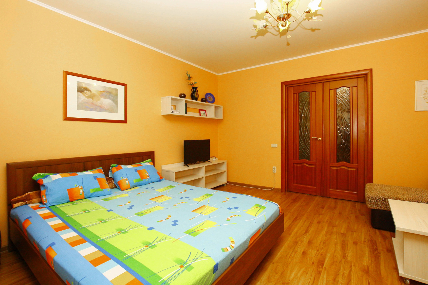 Альт Апартаменты студио с 2 спальнями (003)