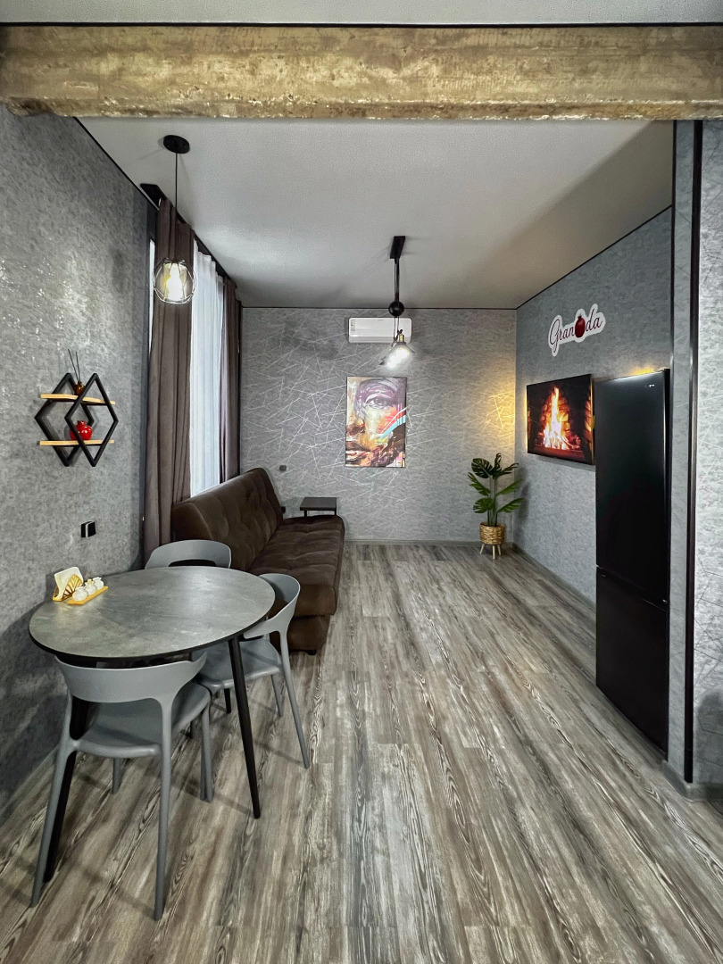 Апартаменты Granada Шикарная евро-двушка в центре города с новым ремонтом в стиле Лофт