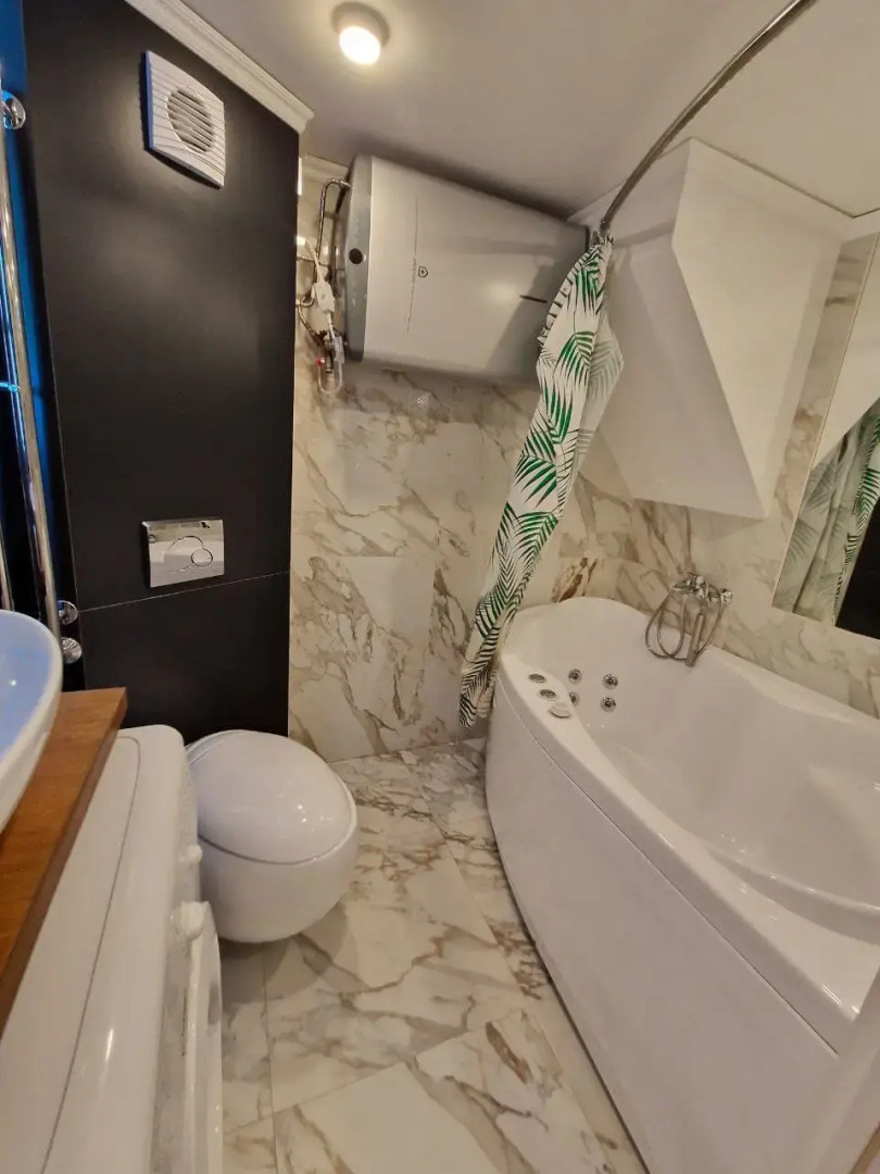 Апартаменты ZenApart с джакузи и камином