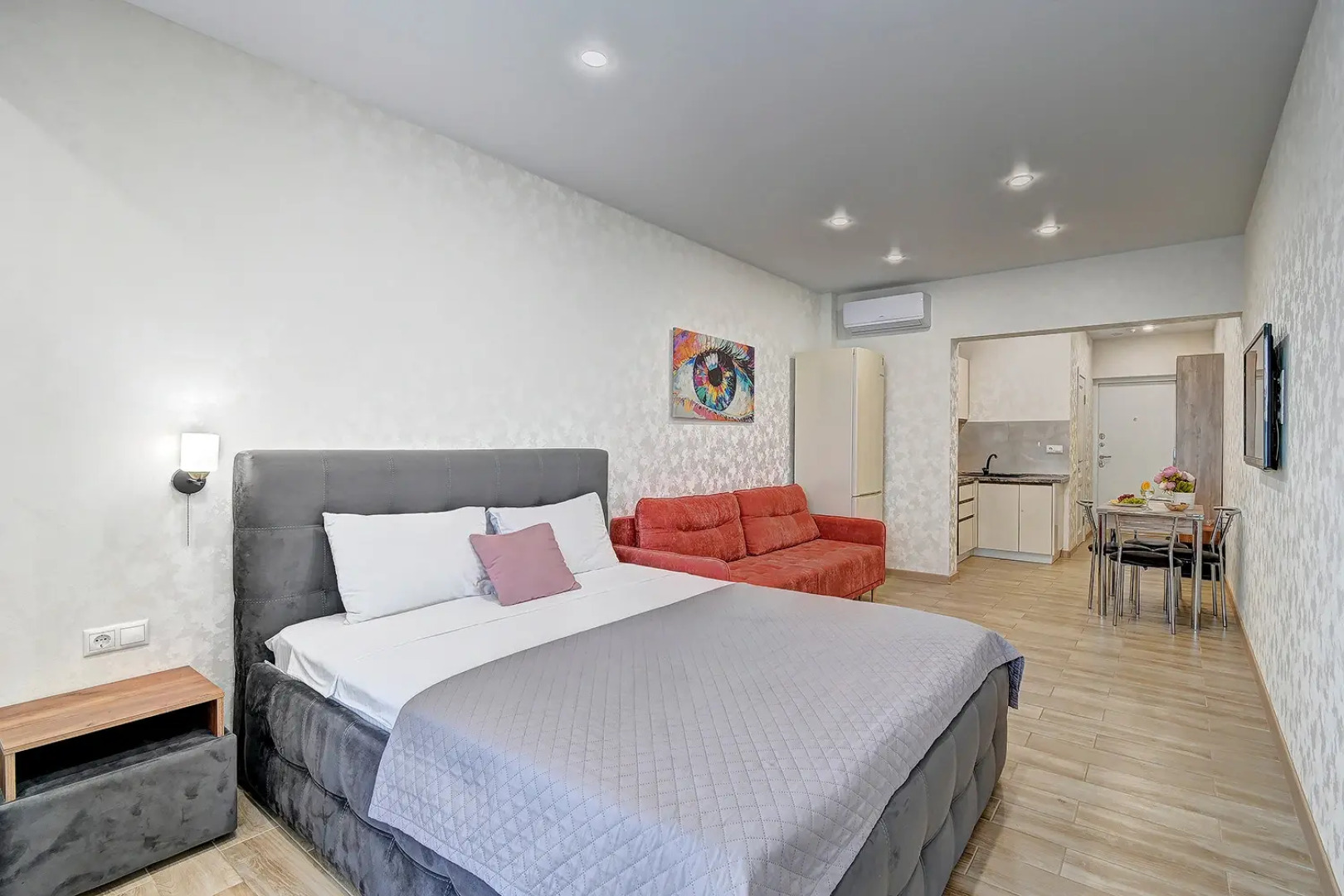 Уютные апартаменты MorskayaSimfonya-2 с видом на море балконом ванной бассейном на территории ЖК