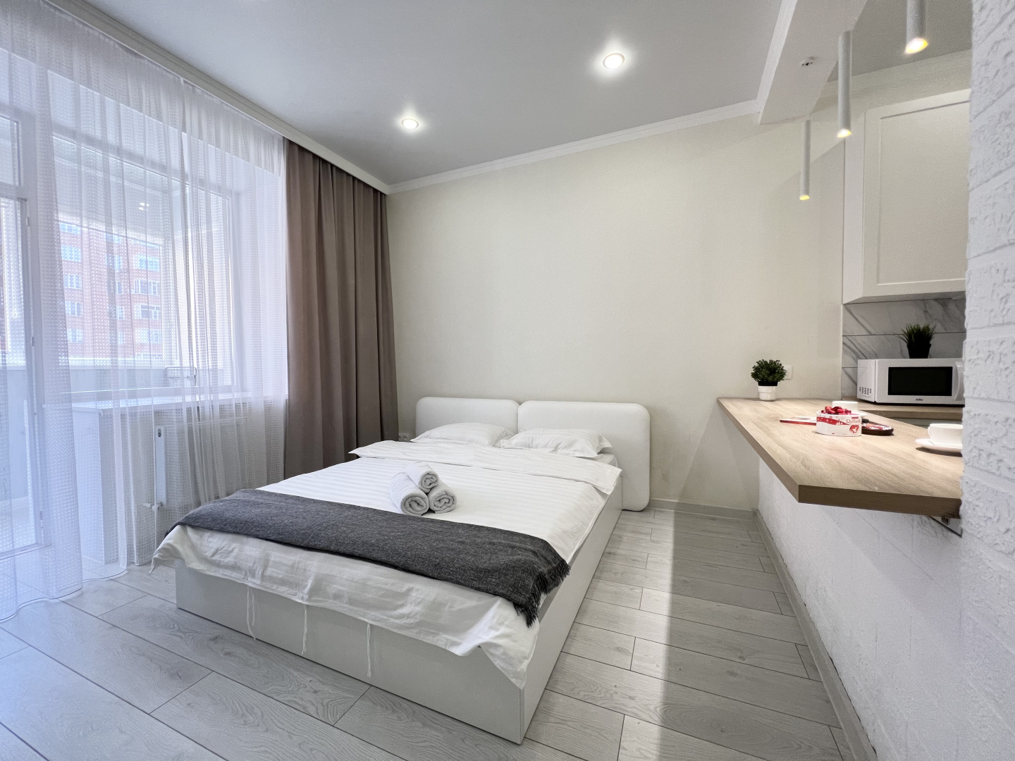 Апартаменты на Камзина 41/3 -2