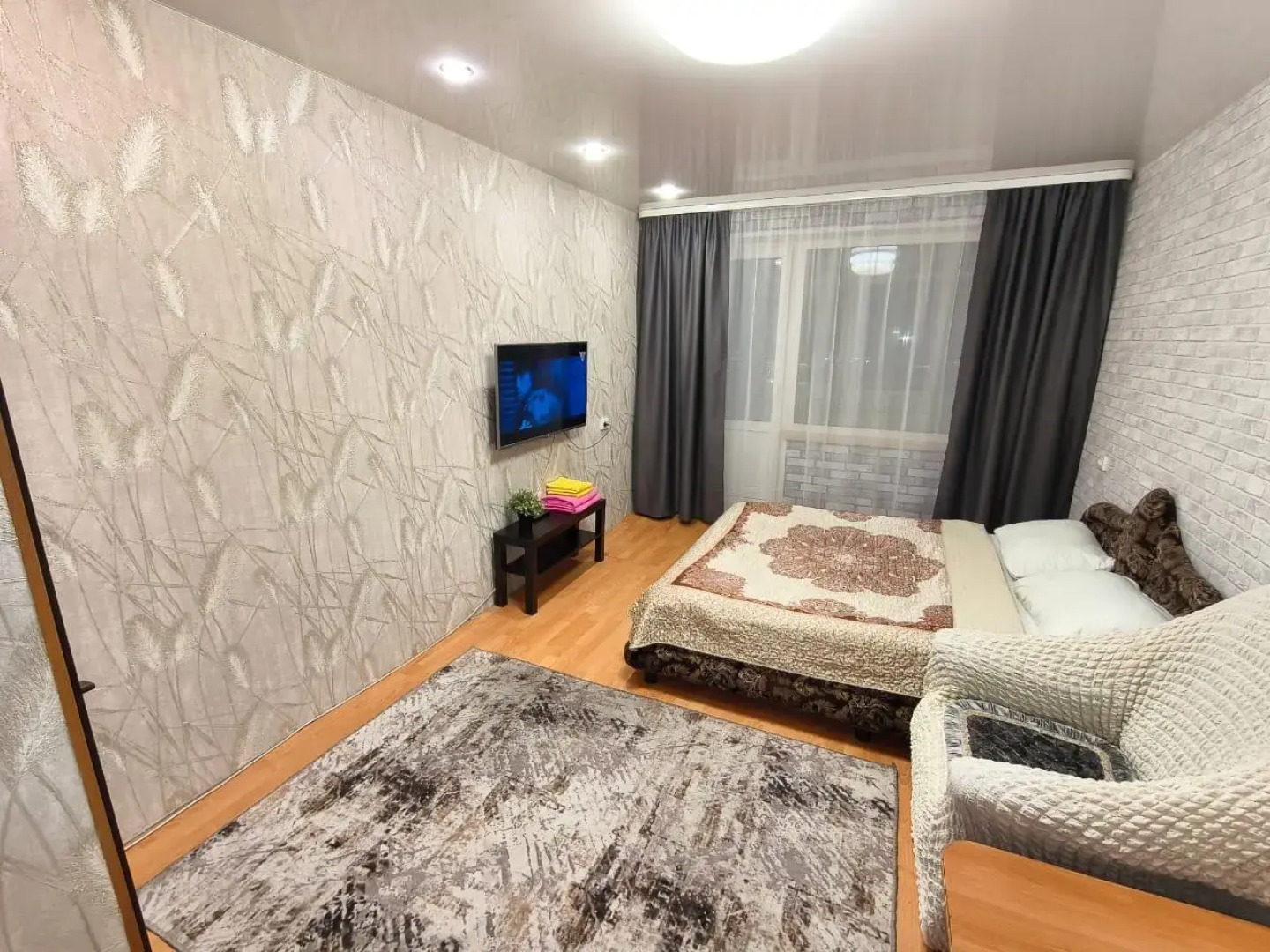 Апартаменты с 1 комнатой рядом с Городской больницей, вид на город (КВАРТИРА51)