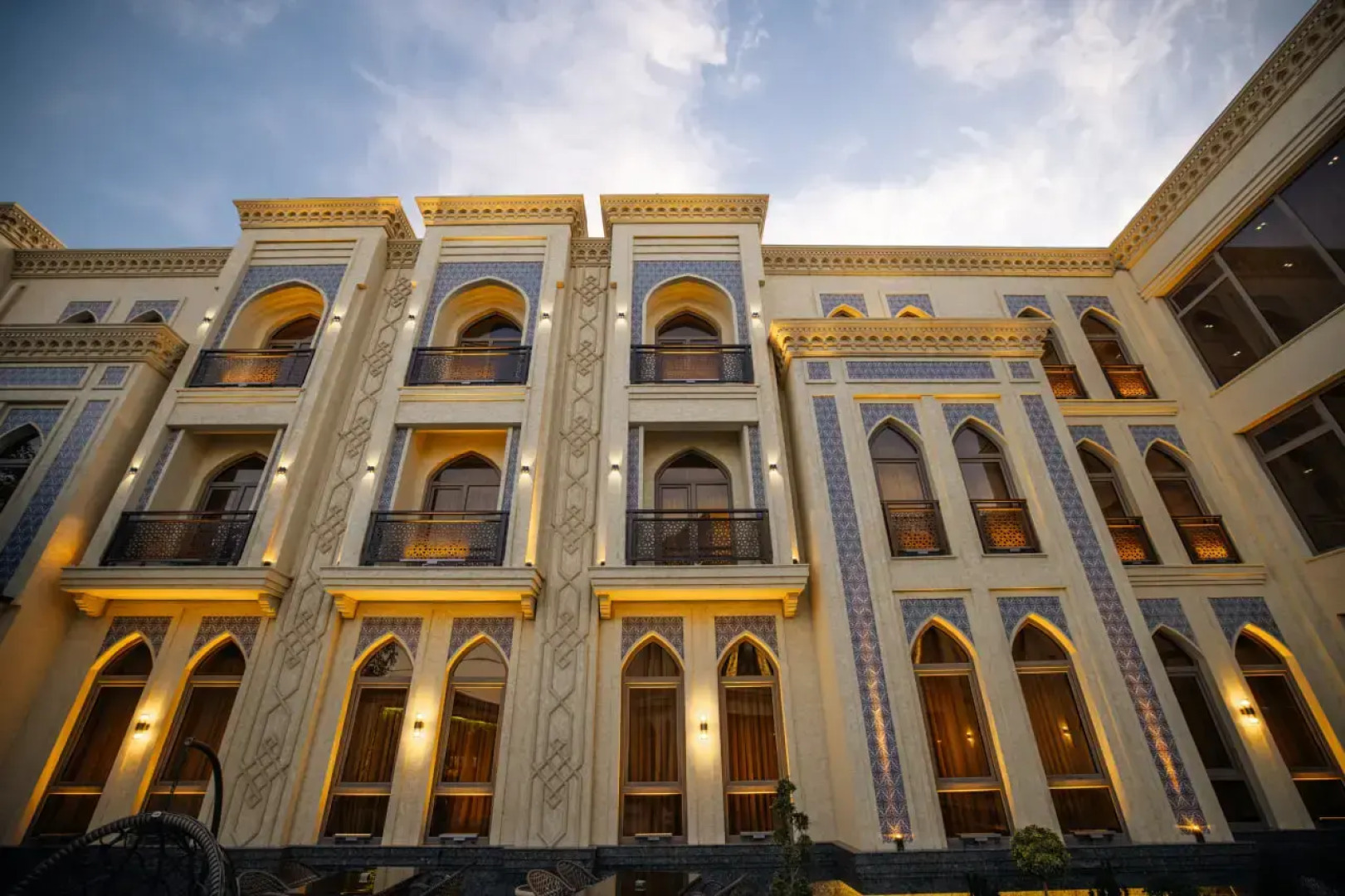 Отель Kohinur Plaza