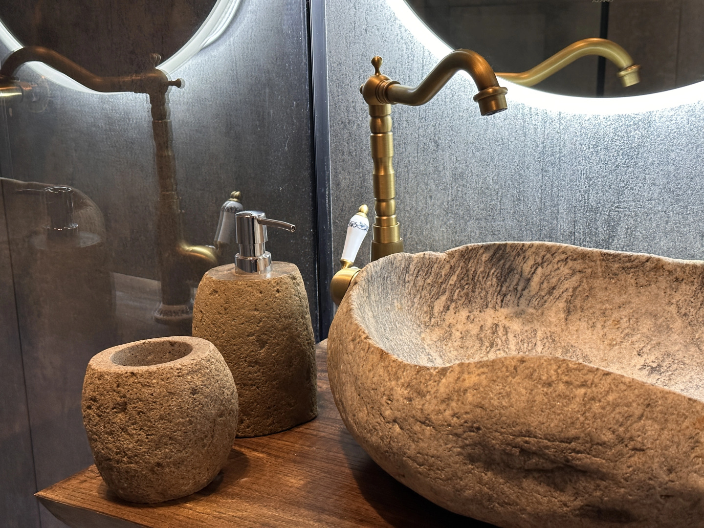 Частный дом гнѣздо с камином и двумя спальнями