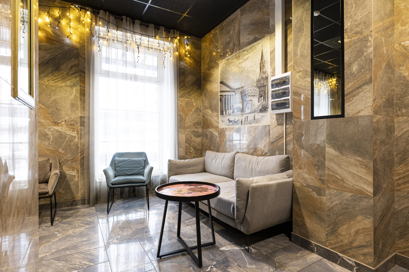 Апартаменты Девушка в шляпе